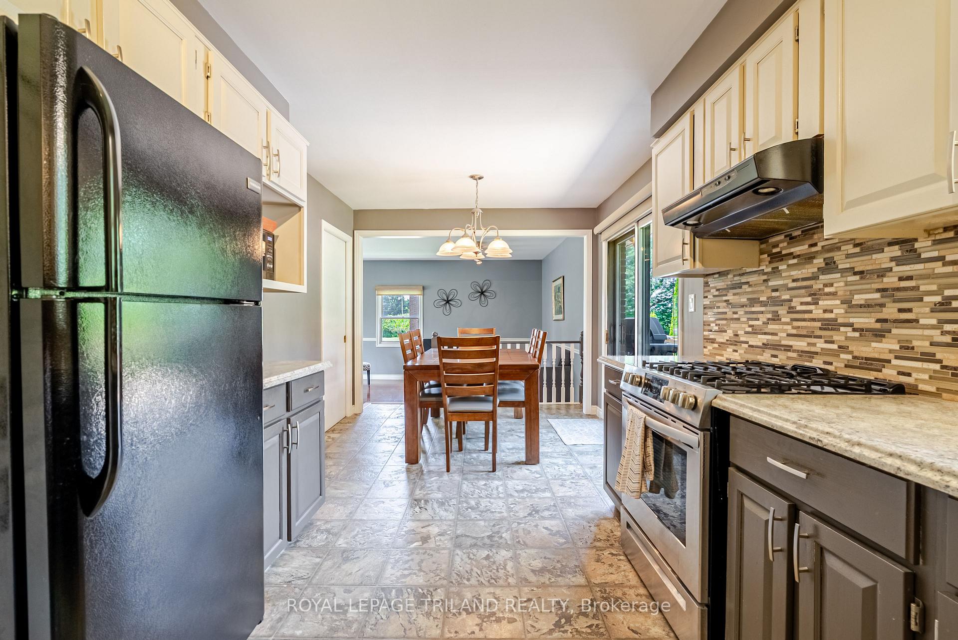 Photo 11 of 118 Seventh Avenue, Central Elgin, Belmont — HOMEH