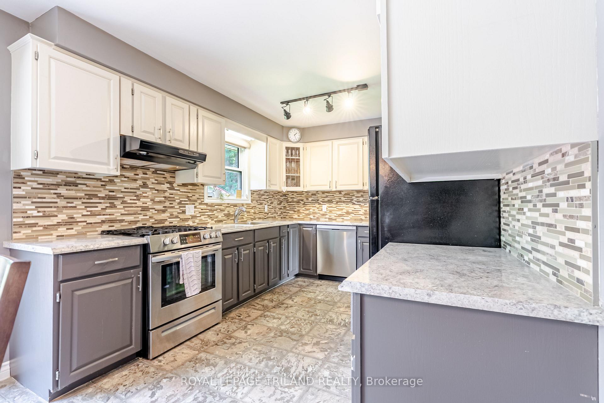 Photo 13 of 118 Seventh Avenue, Central Elgin, Belmont — HOMEH