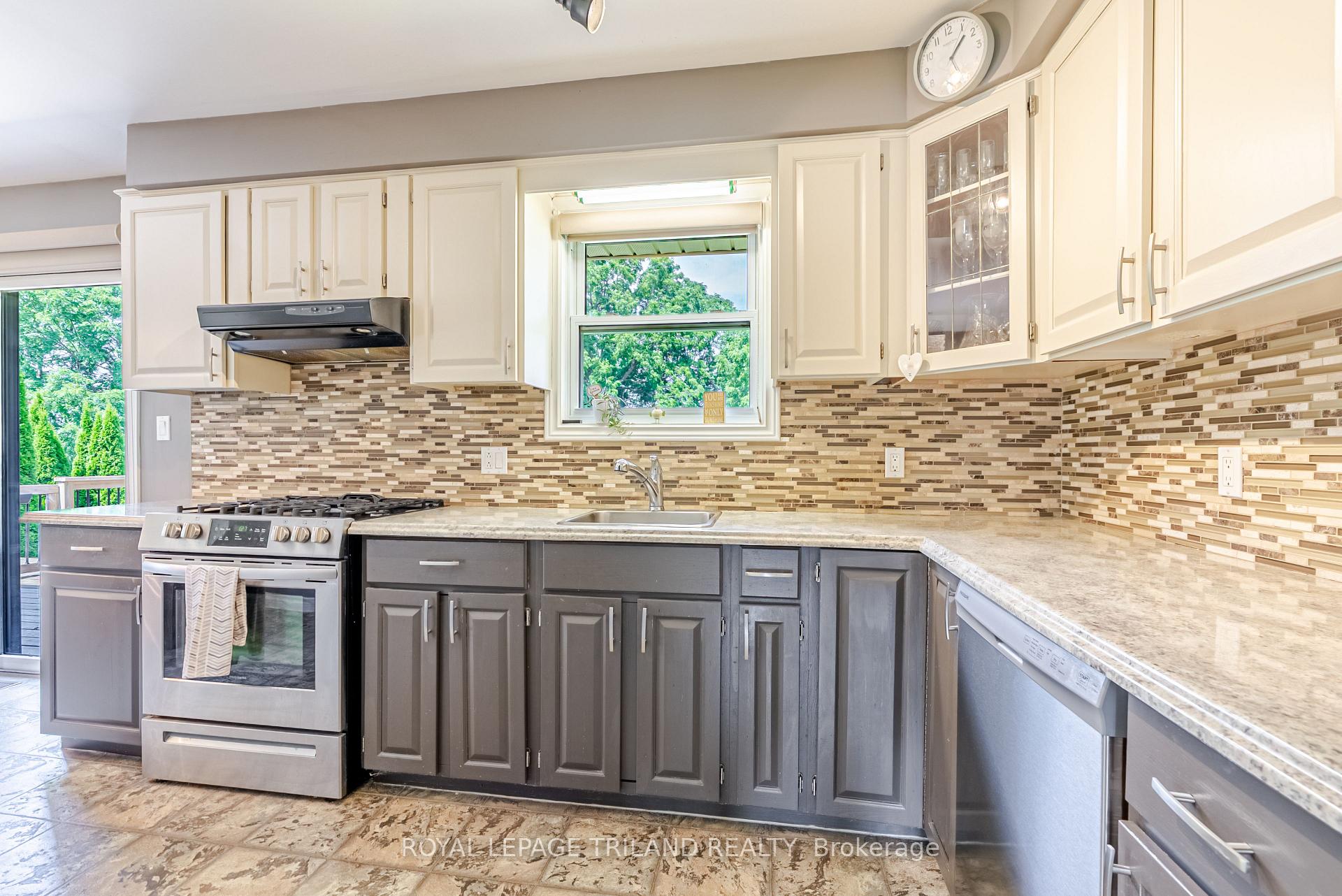 Photo 17 of 118 Seventh Avenue, Central Elgin, Belmont — HOMEH