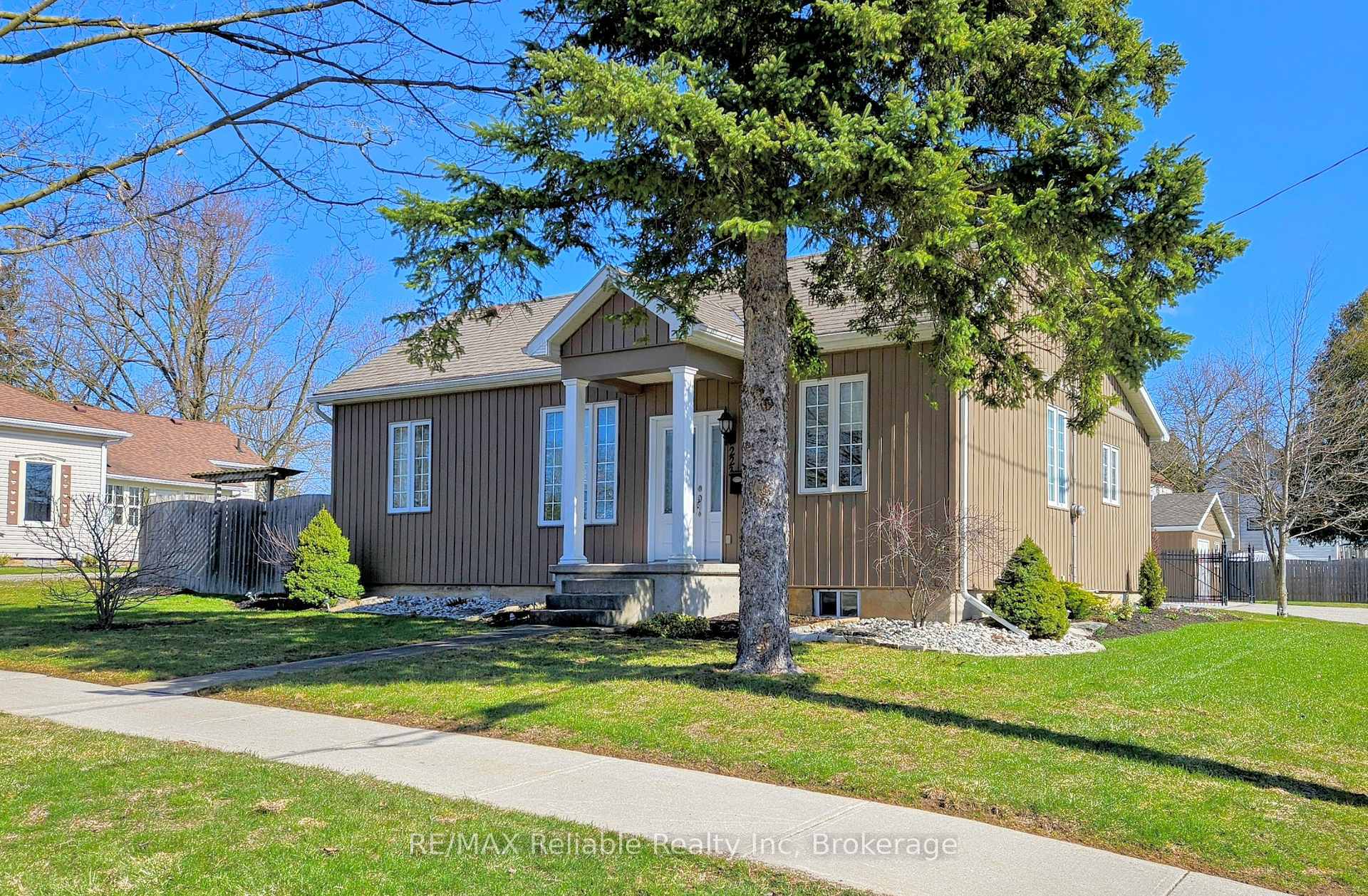 Photo 33 of 223 High Street, Central Huron, Clinton — HOMEH