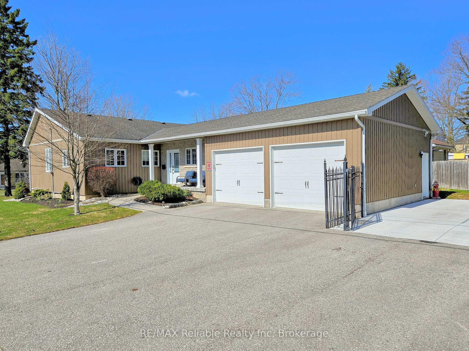 Photo 35 of 223 High Street, Central Huron, Clinton — HOMEH