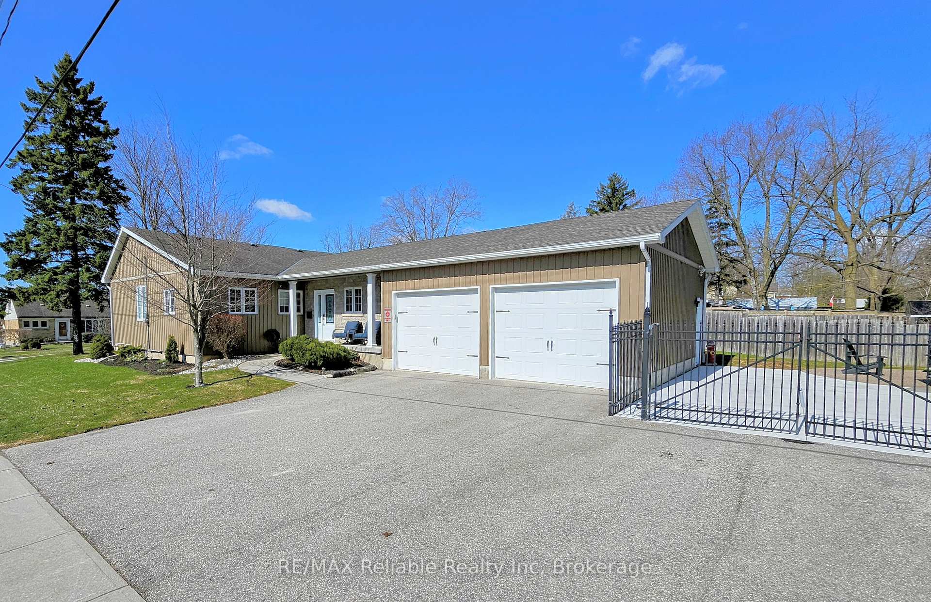Photo 43 of 223 High Street, Central Huron, Clinton — HOMEH