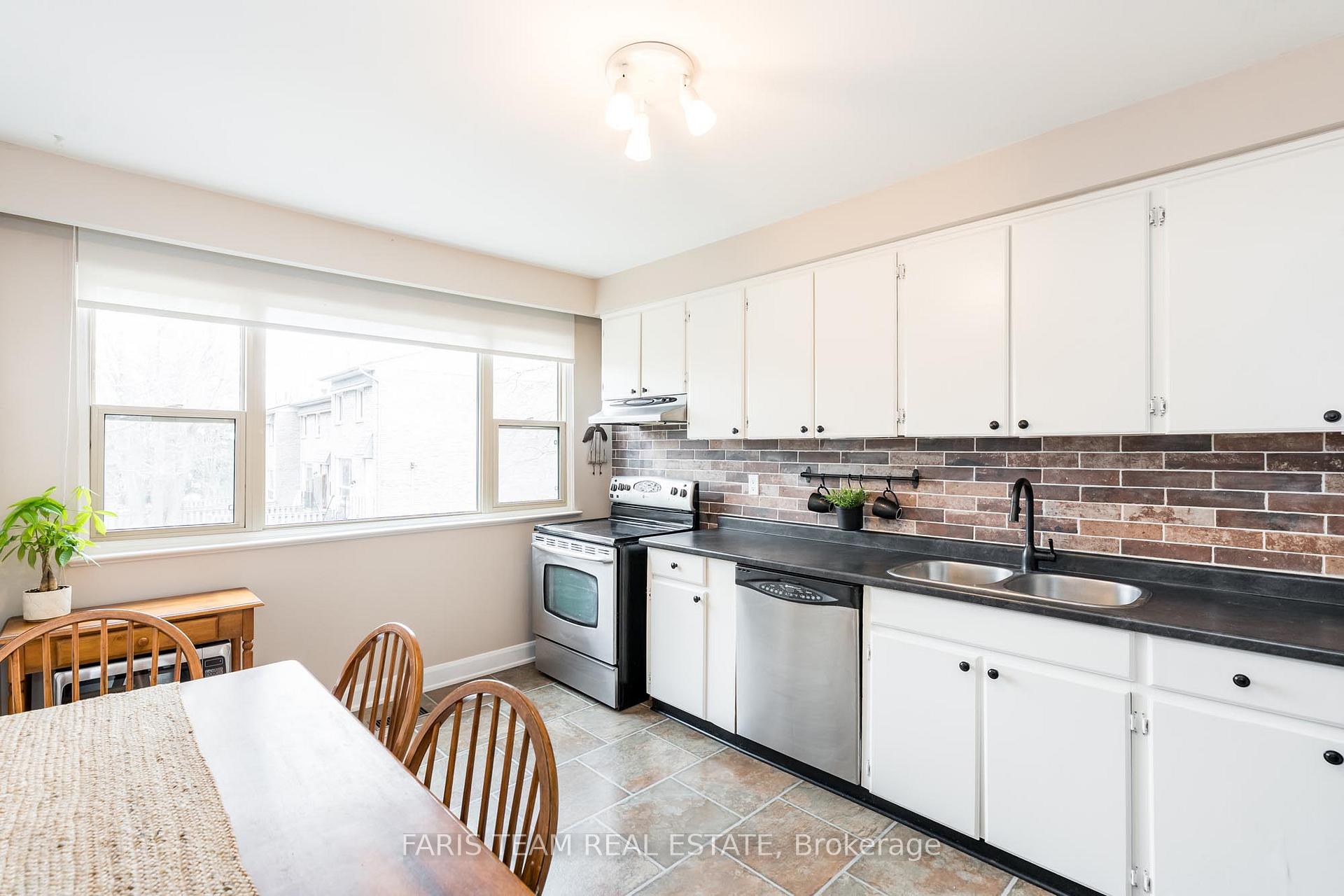Photo 4 of Unit 1, 2 North Street, Barrie, Wellington — HOMEH