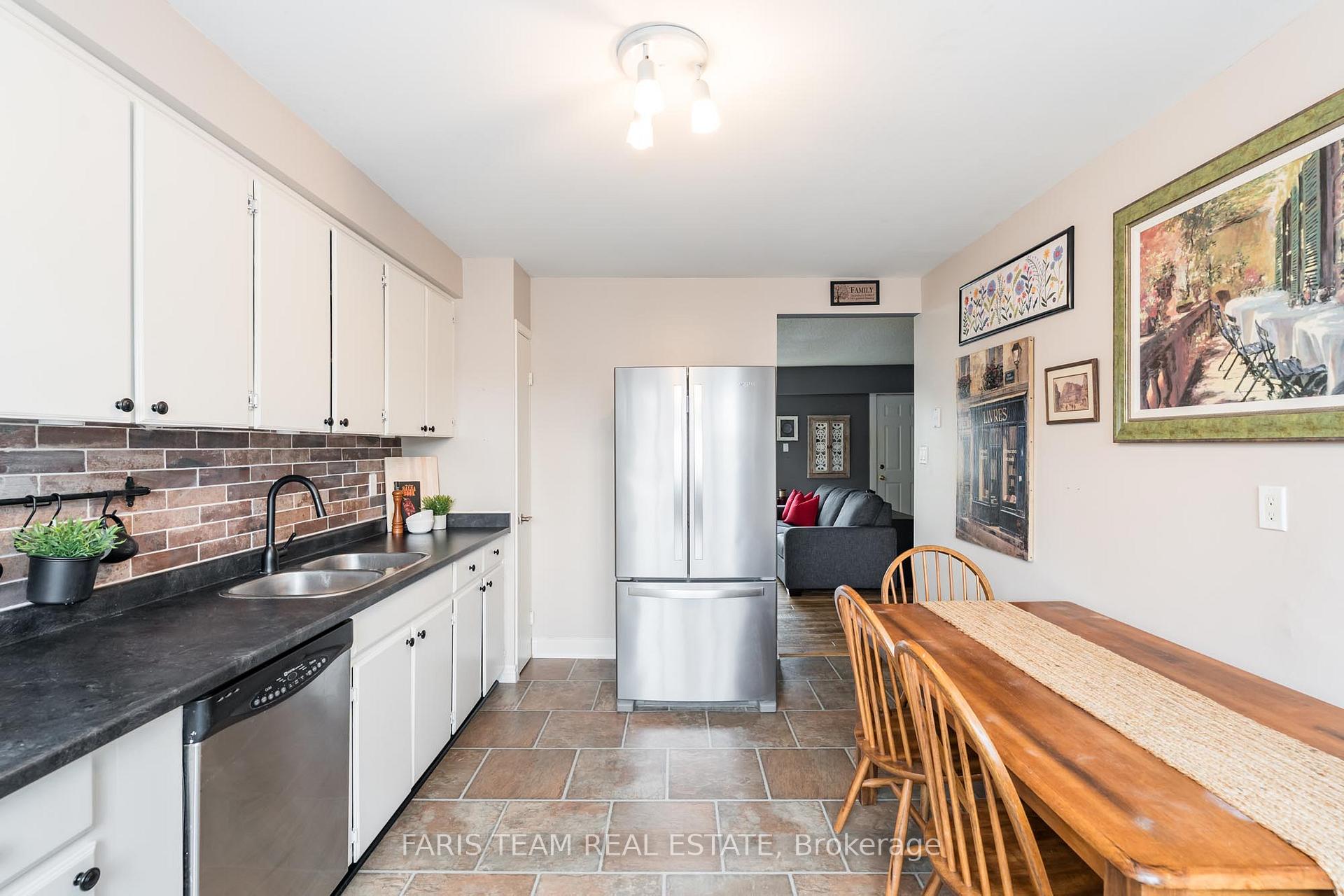 Photo 6 of Unit 1, 2 North Street, Barrie, Wellington — HOMEH