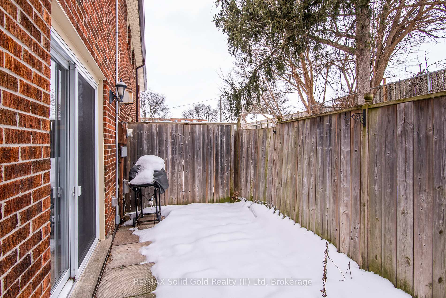 Photo 4 of Unit 21, 162 Jansen Avenue, Kitchener — HOMEH