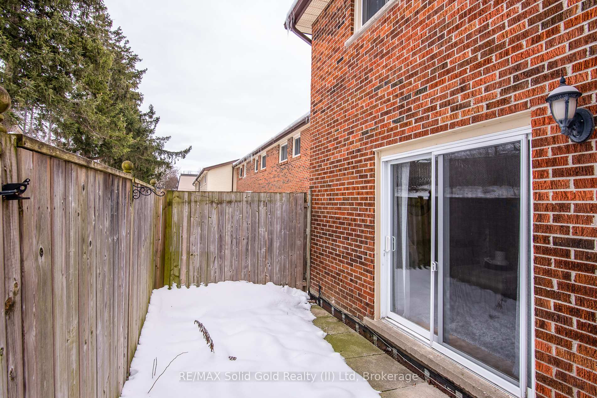 Photo 5 of Unit 21, 162 Jansen Avenue, Kitchener — HOMEH