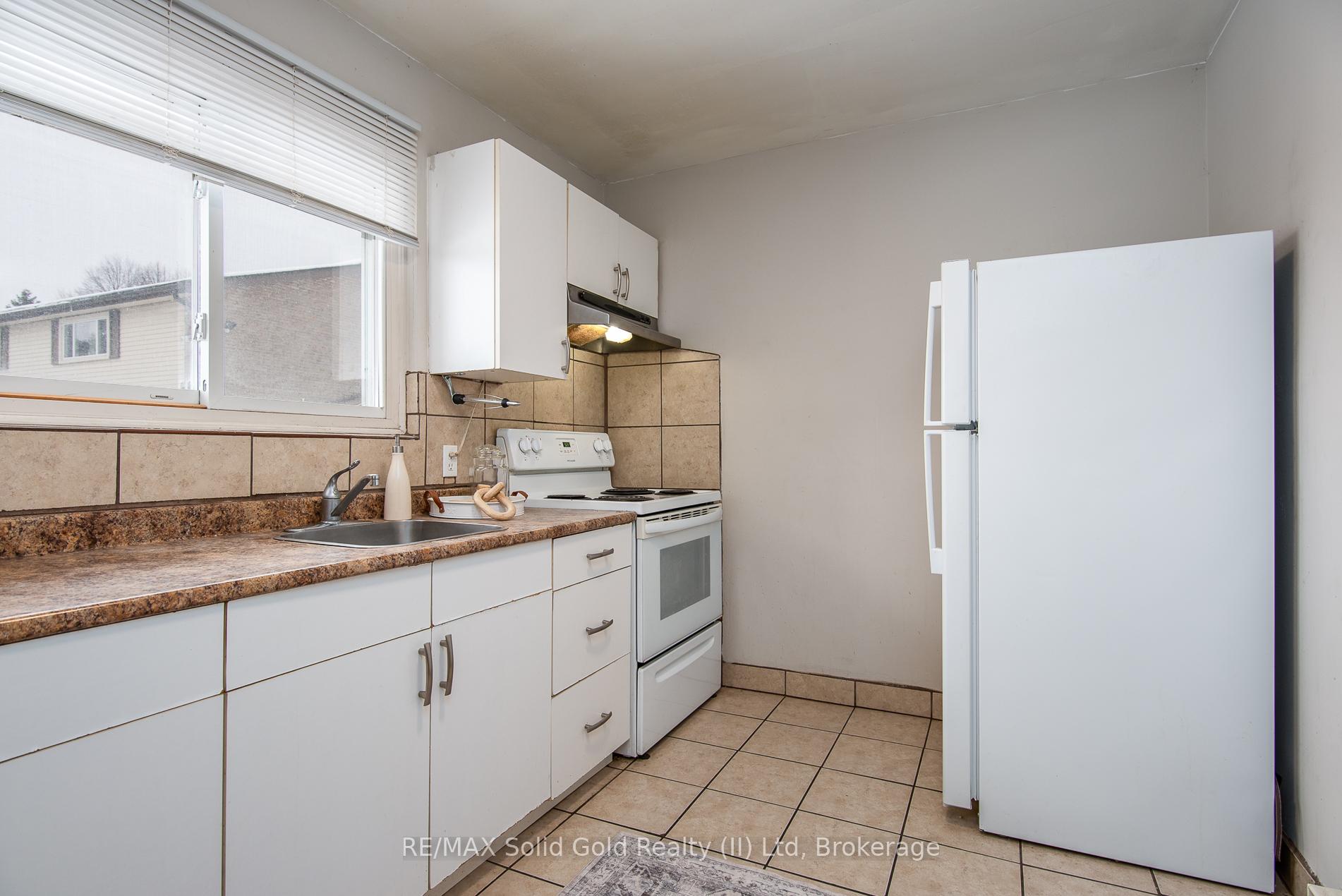 Photo 20 of Unit 21, 162 Jansen Avenue, Kitchener — HOMEH