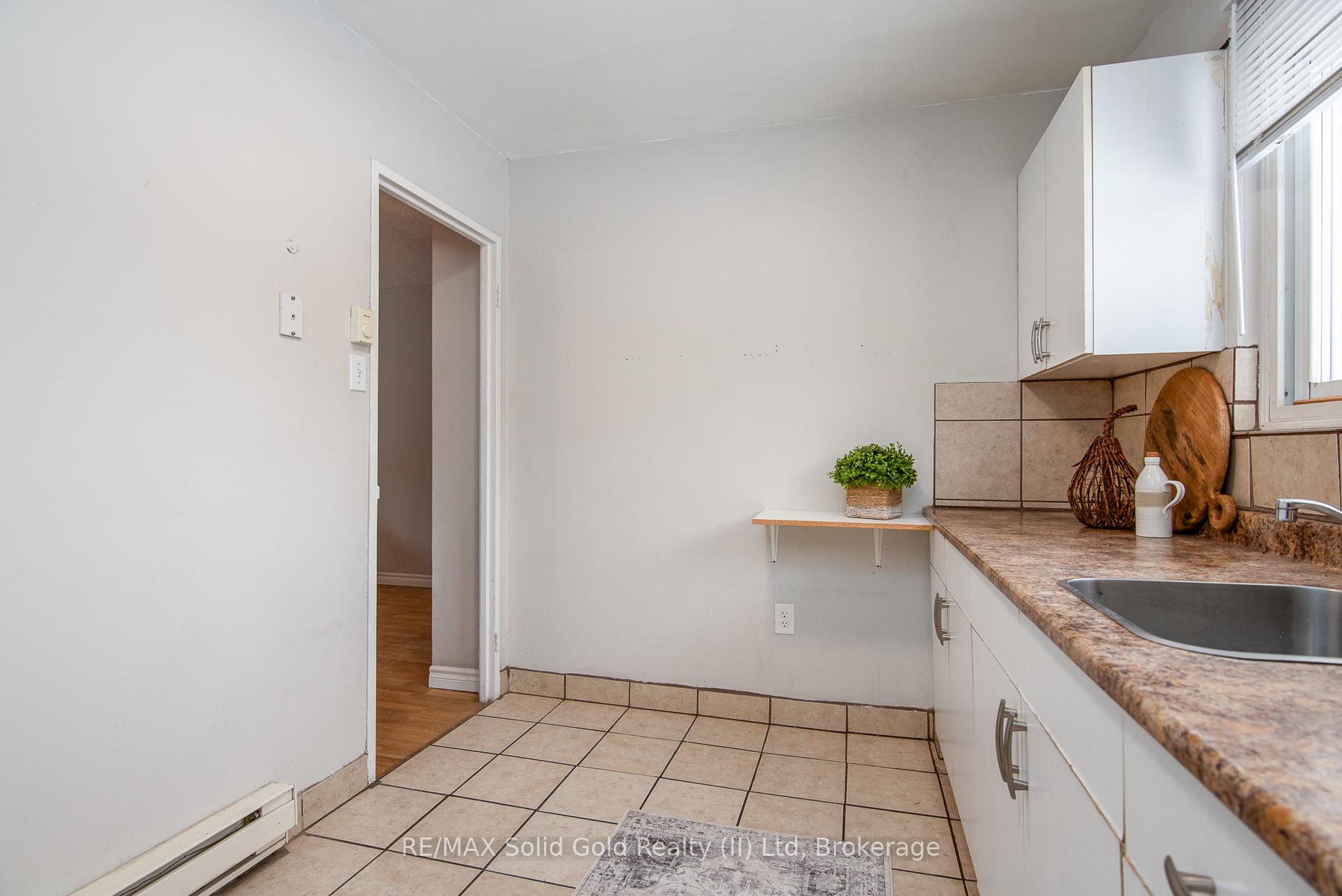 Photo 22 of Unit 21, 162 Jansen Avenue, Kitchener — HOMEH