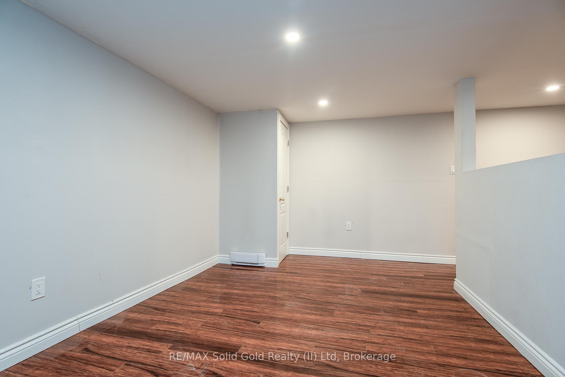 Photo 34 of Unit 21, 162 Jansen Avenue, Kitchener — HOMEH