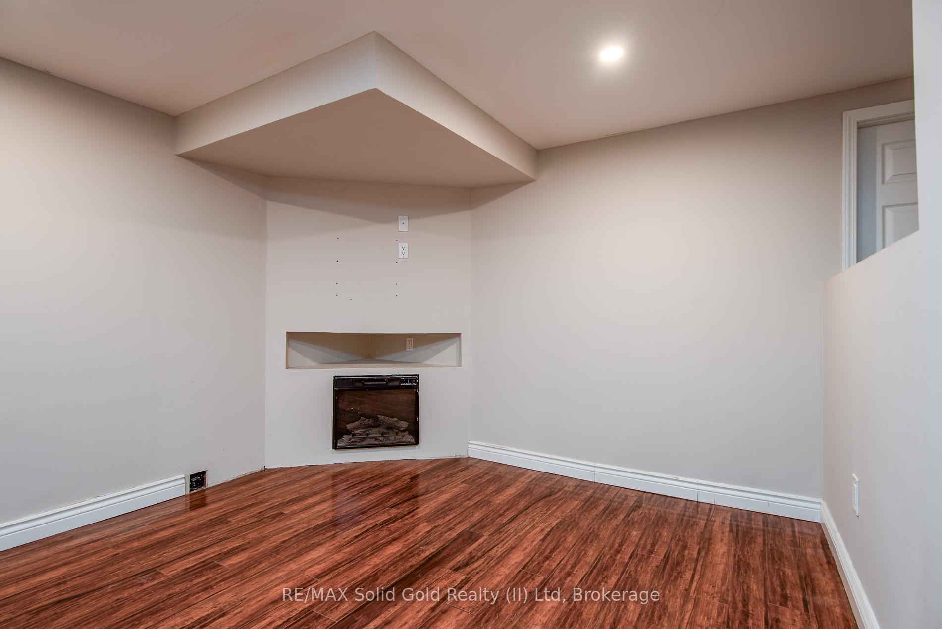 Photo 37 of Unit 21, 162 Jansen Avenue, Kitchener — HOMEH