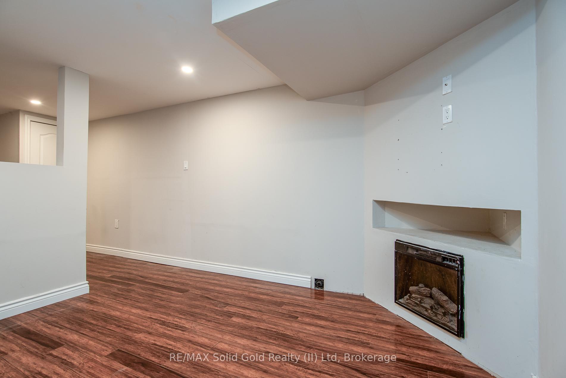 Photo 38 of Unit 21, 162 Jansen Avenue, Kitchener — HOMEH