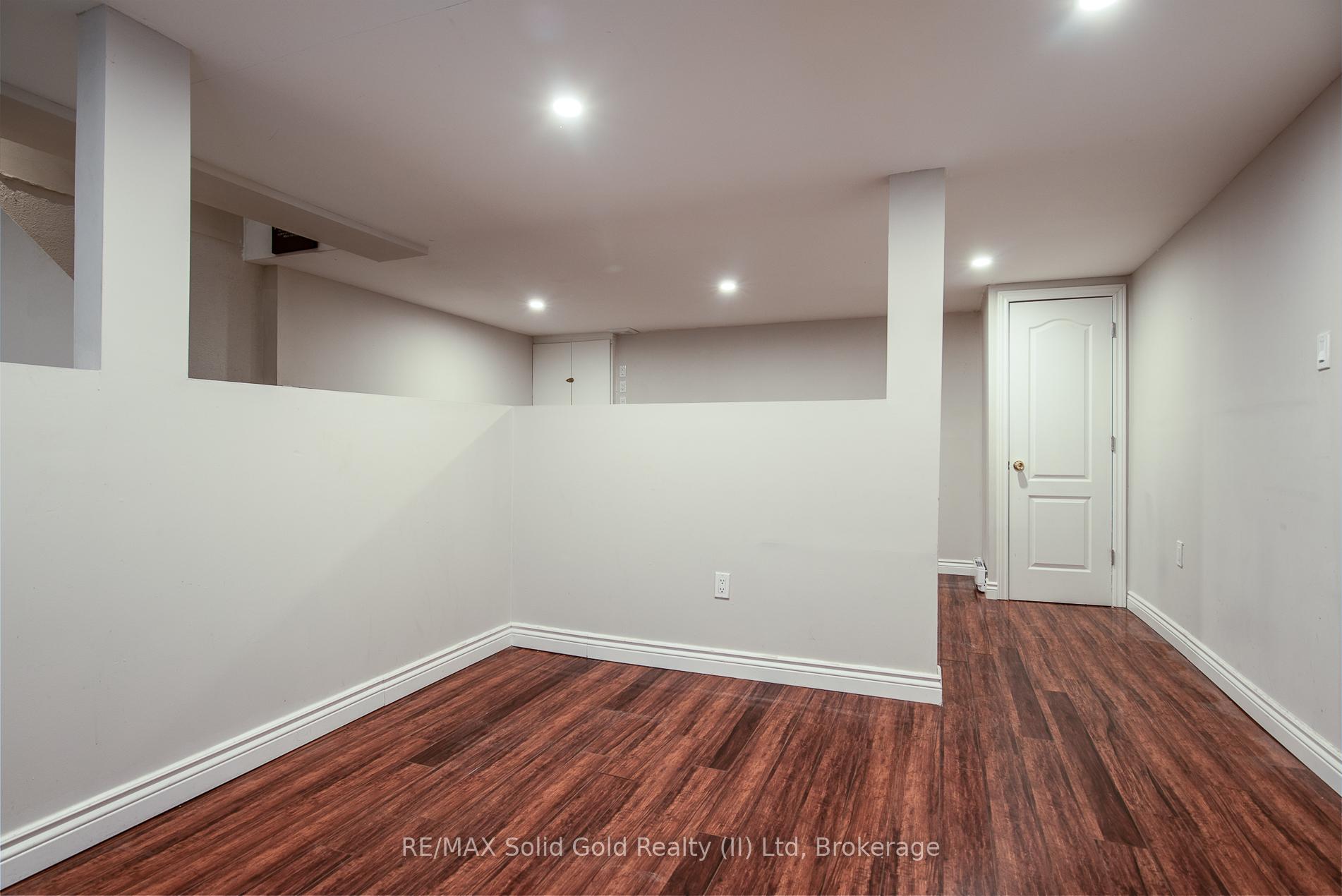 Photo 39 of Unit 21, 162 Jansen Avenue, Kitchener — HOMEH