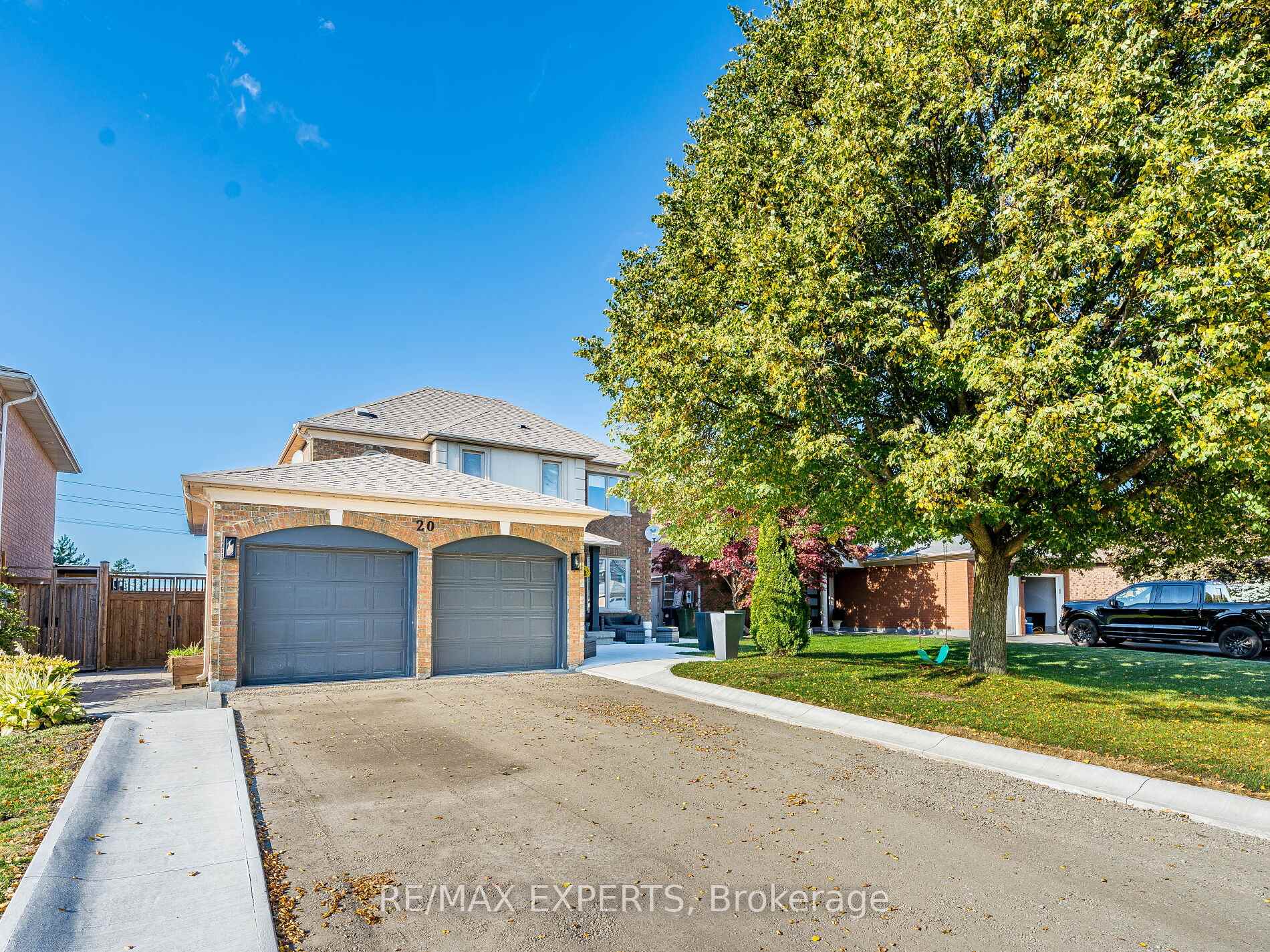 Photo 1 of 20 Foxchase Drive, Caledon, Bolton North — HOMEH