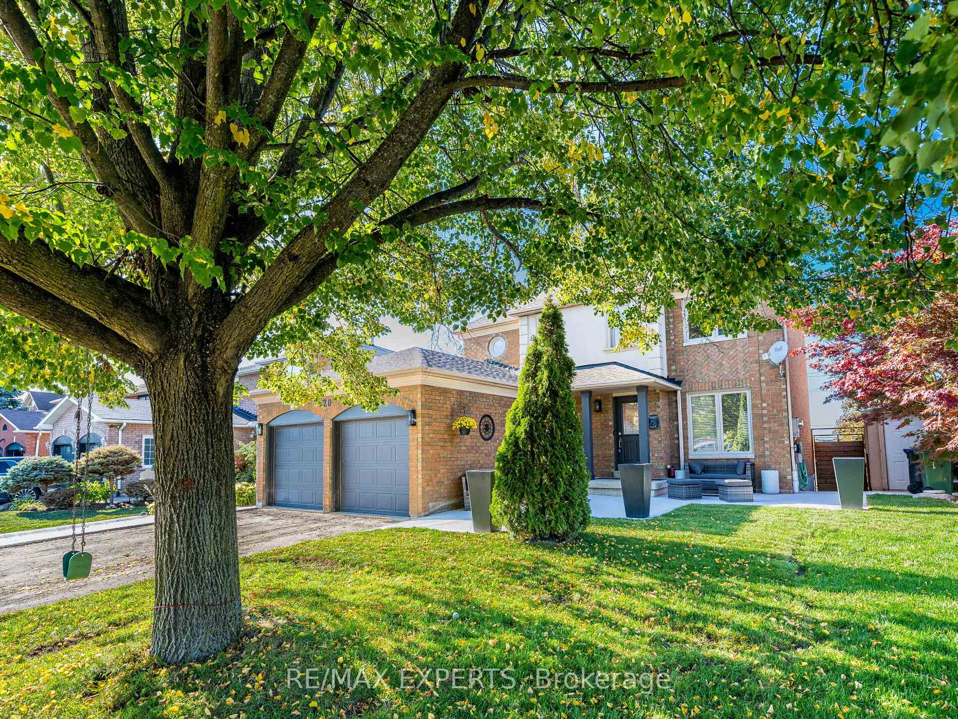 Photo 2 of 20 Foxchase Drive, Caledon, Bolton North — HOMEH