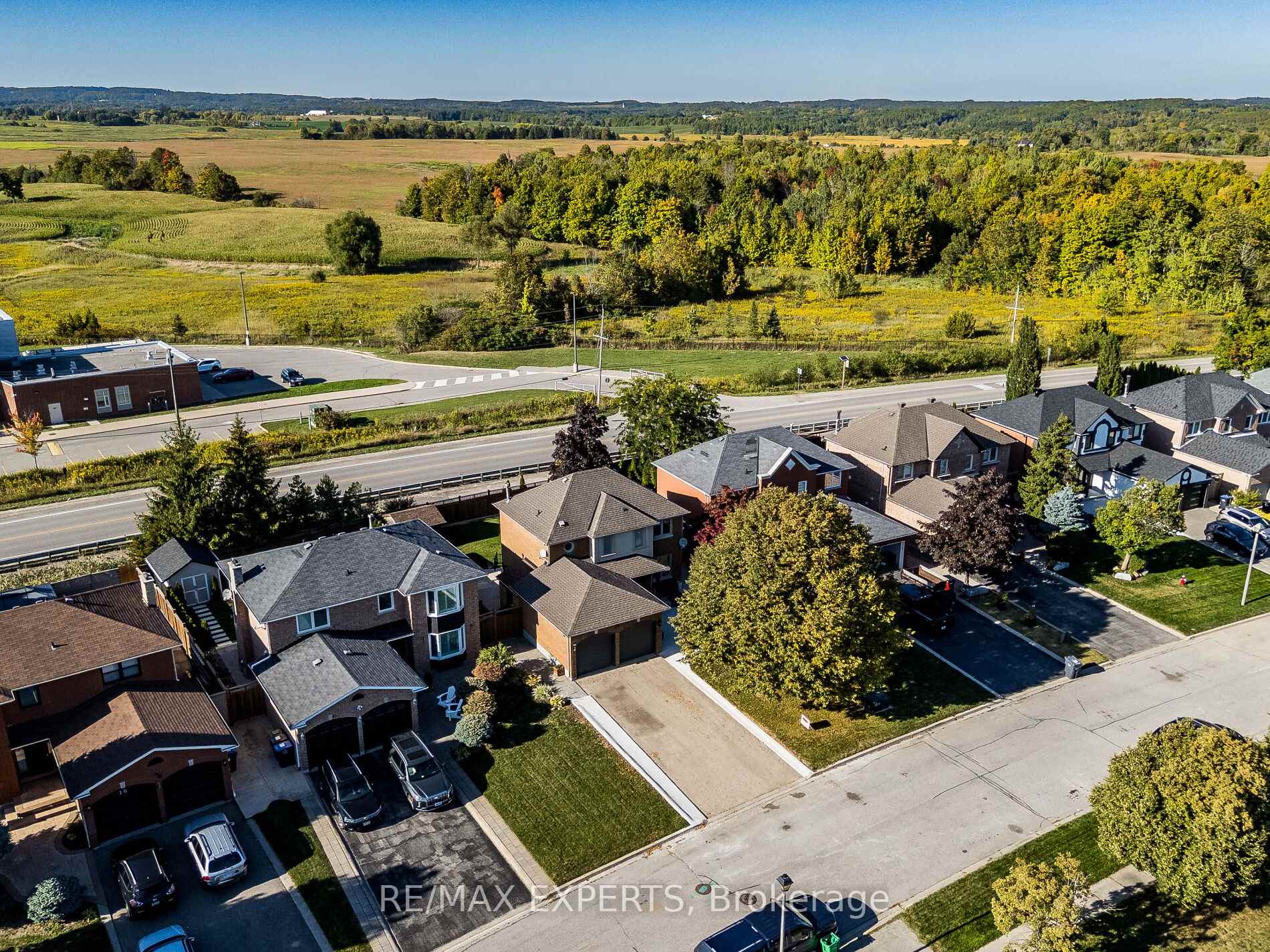 Photo 4 of 20 Foxchase Drive, Caledon, Bolton North — HOMEH