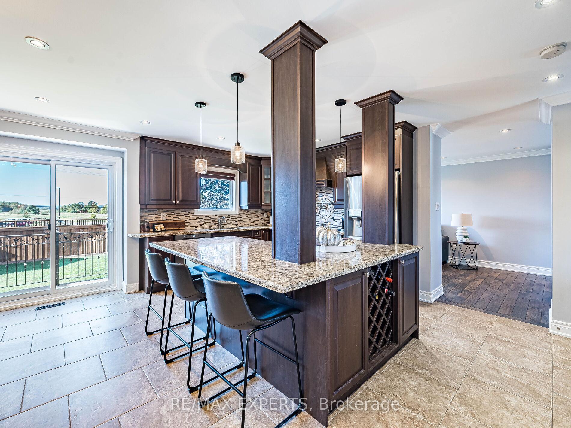 Photo 12 of 20 Foxchase Drive, Caledon, Bolton North — HOMEH