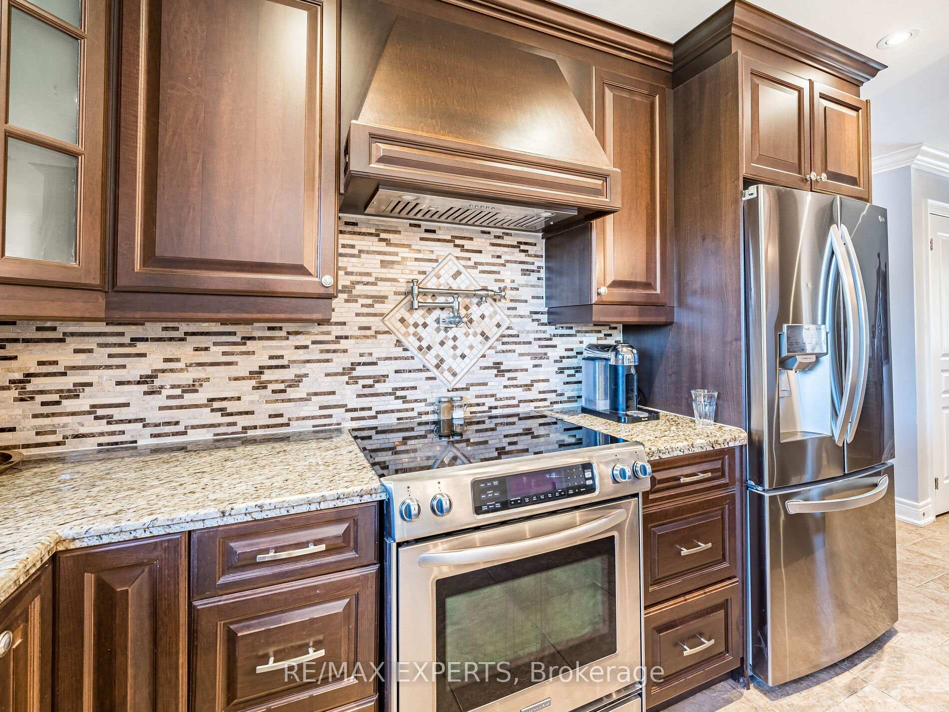 Photo 15 of 20 Foxchase Drive, Caledon, Bolton North — HOMEH
