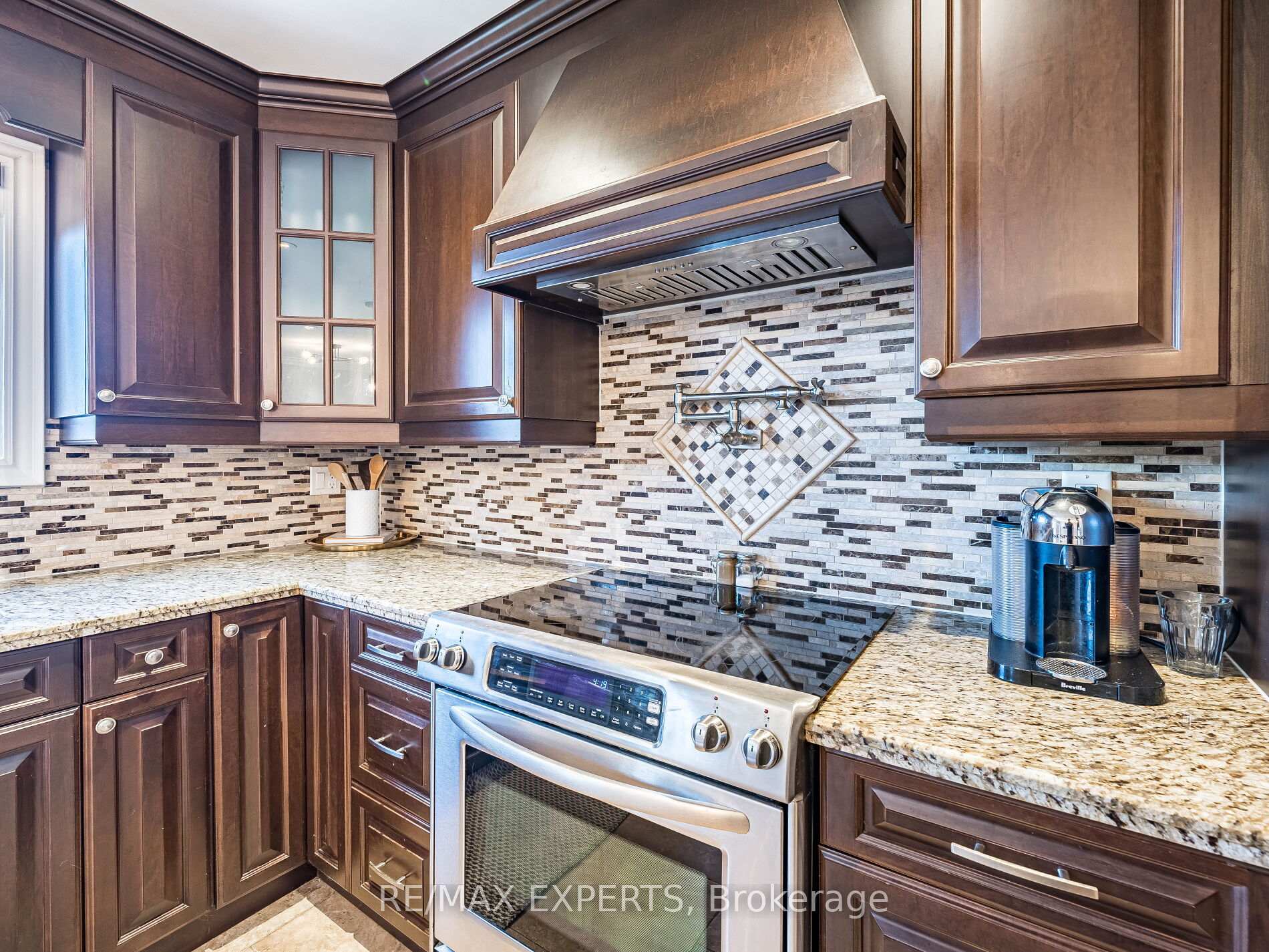 Photo 16 of 20 Foxchase Drive, Caledon, Bolton North — HOMEH