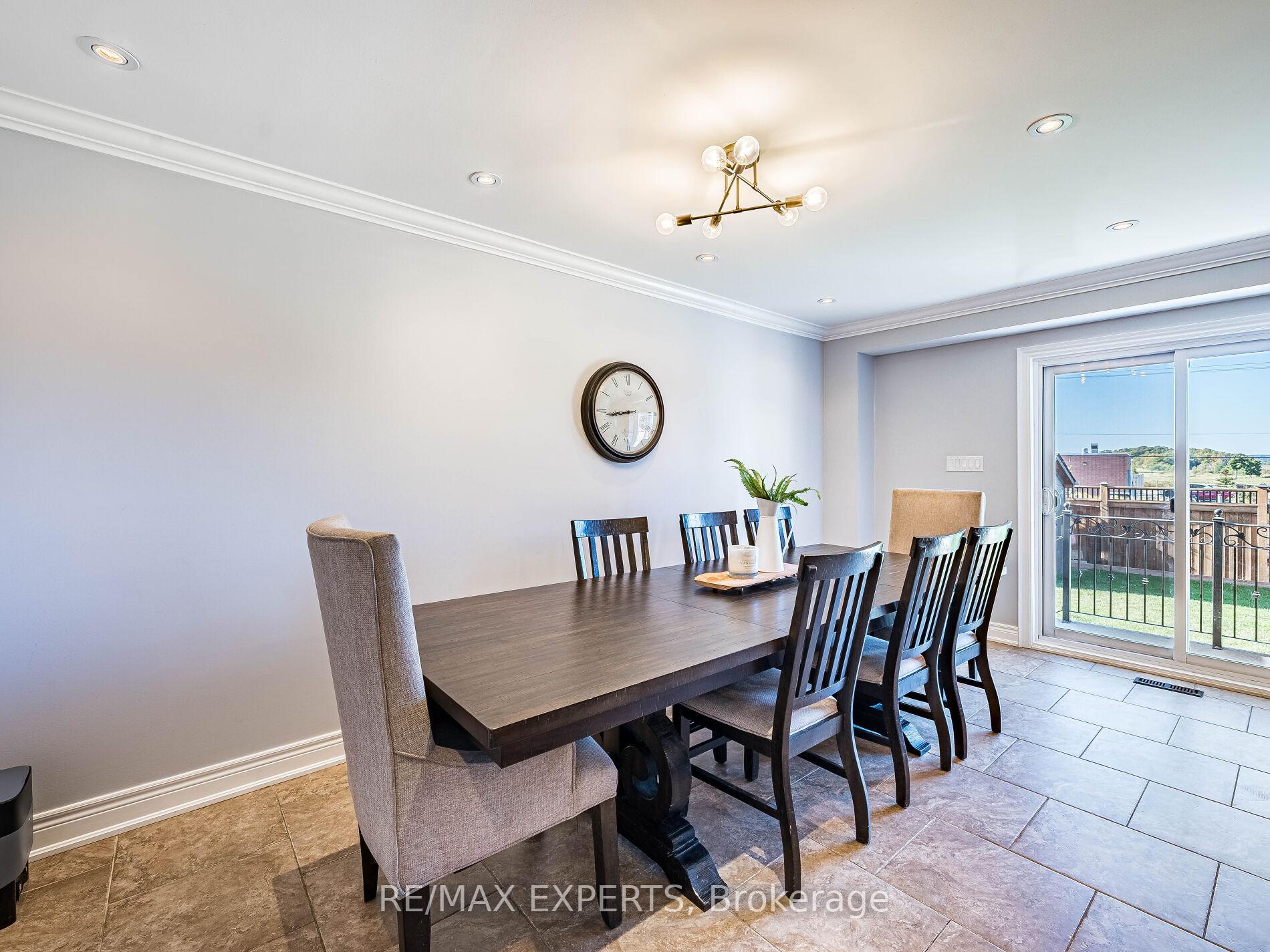 Photo 17 of 20 Foxchase Drive, Caledon, Bolton North — HOMEH