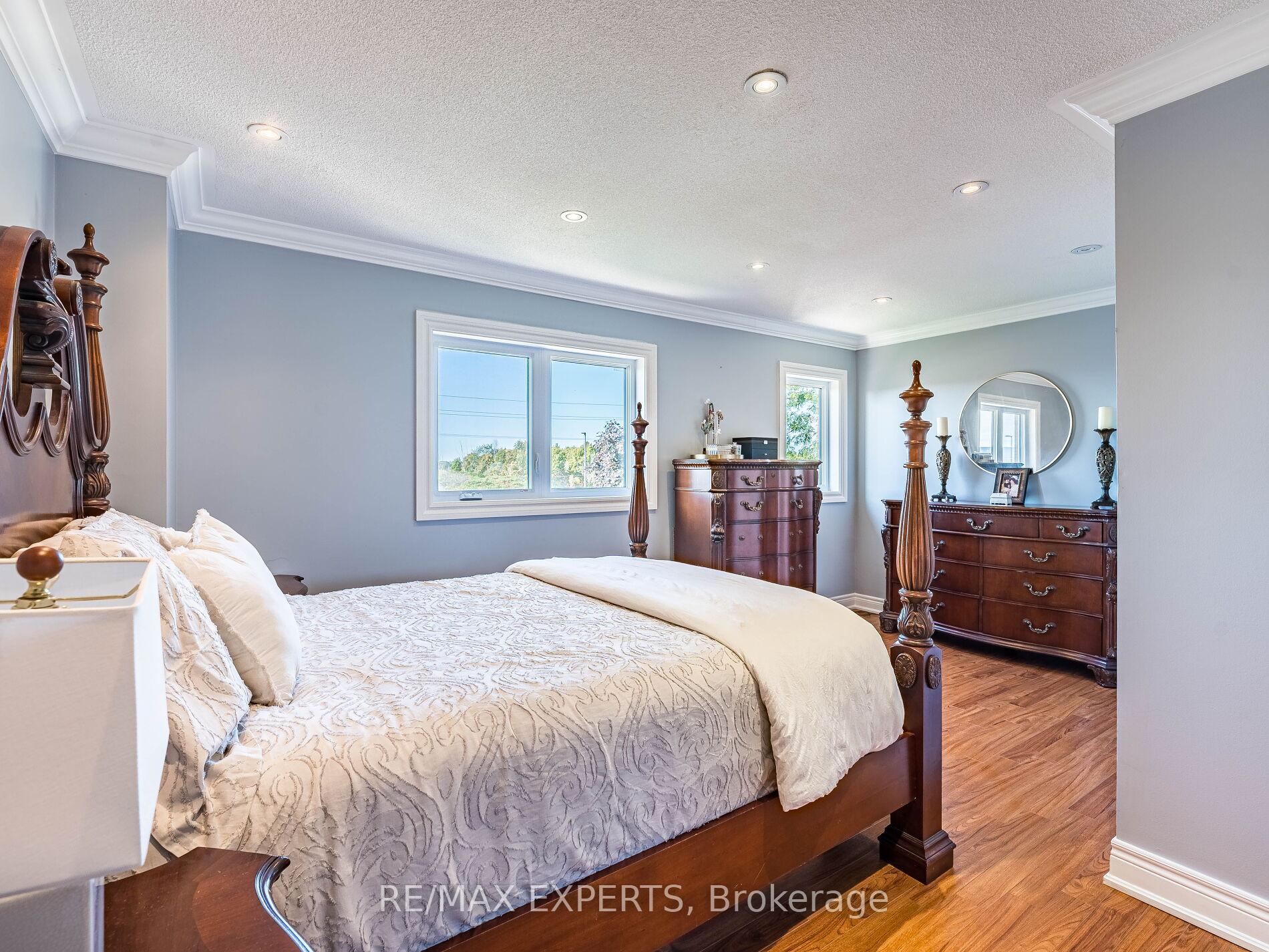 Photo 28 of 20 Foxchase Drive, Caledon, Bolton North — HOMEH