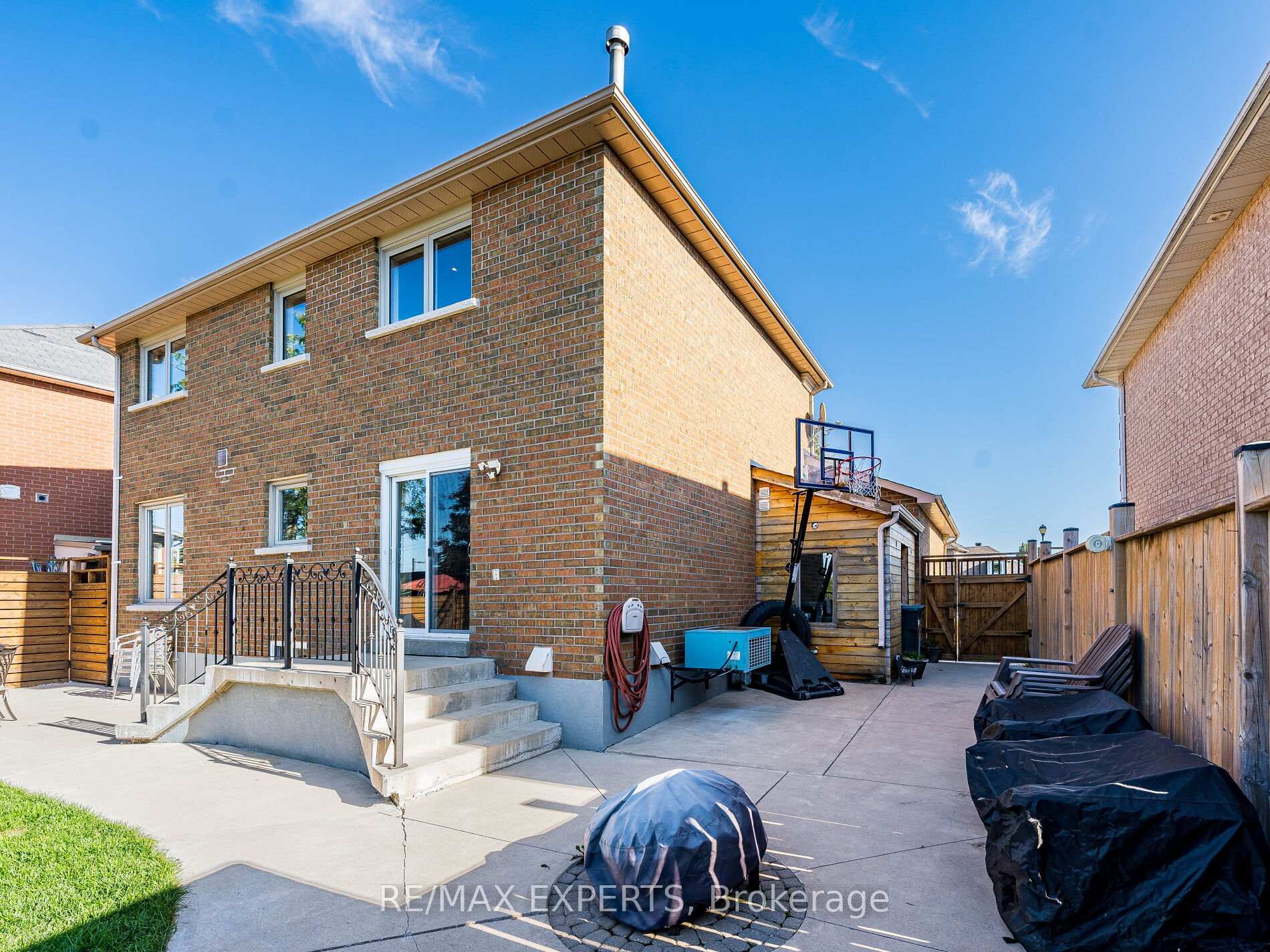 Photo 43 of 20 Foxchase Drive, Caledon, Bolton North — HOMEH