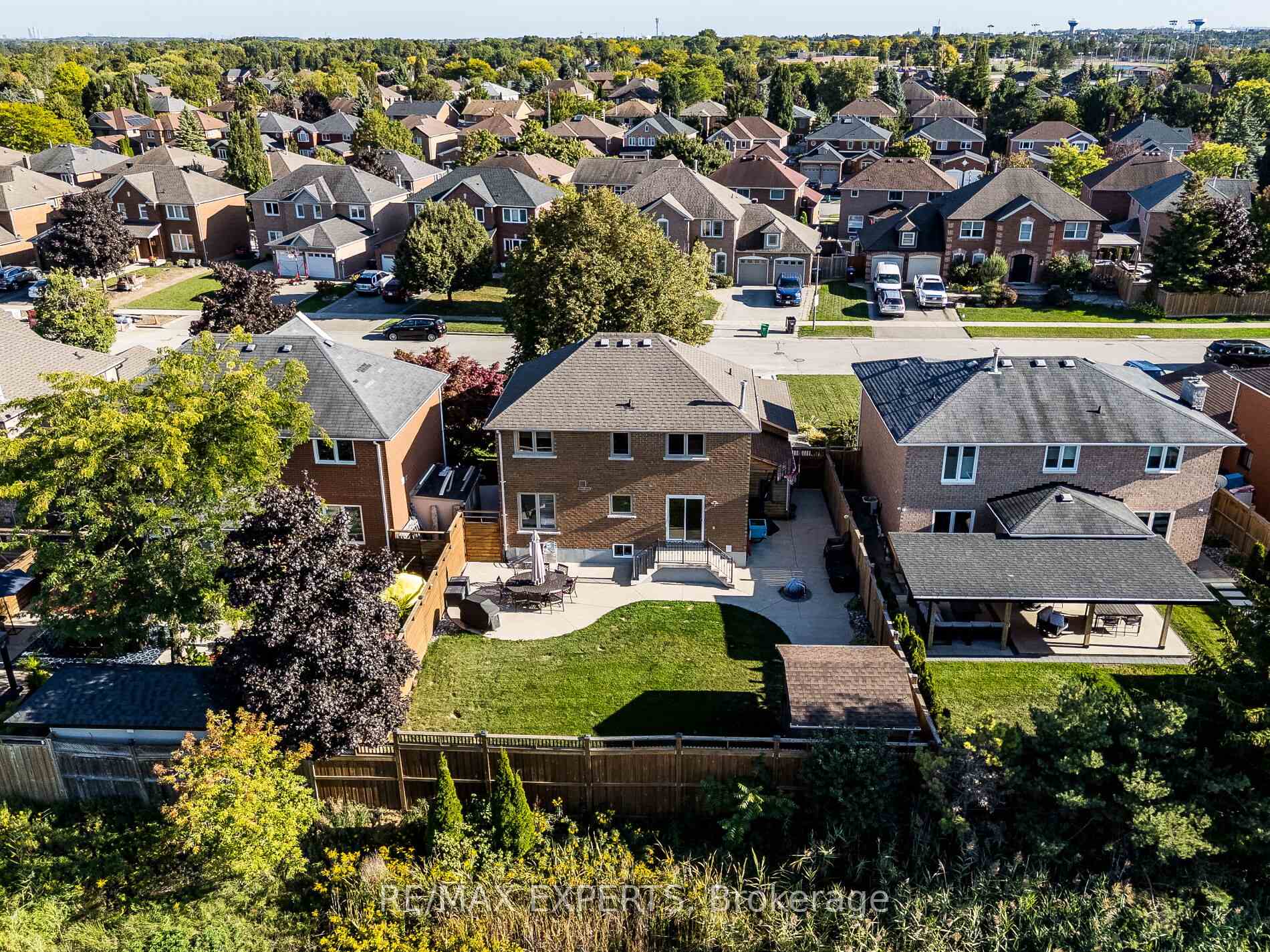Photo 46 of 20 Foxchase Drive, Caledon, Bolton North — HOMEH