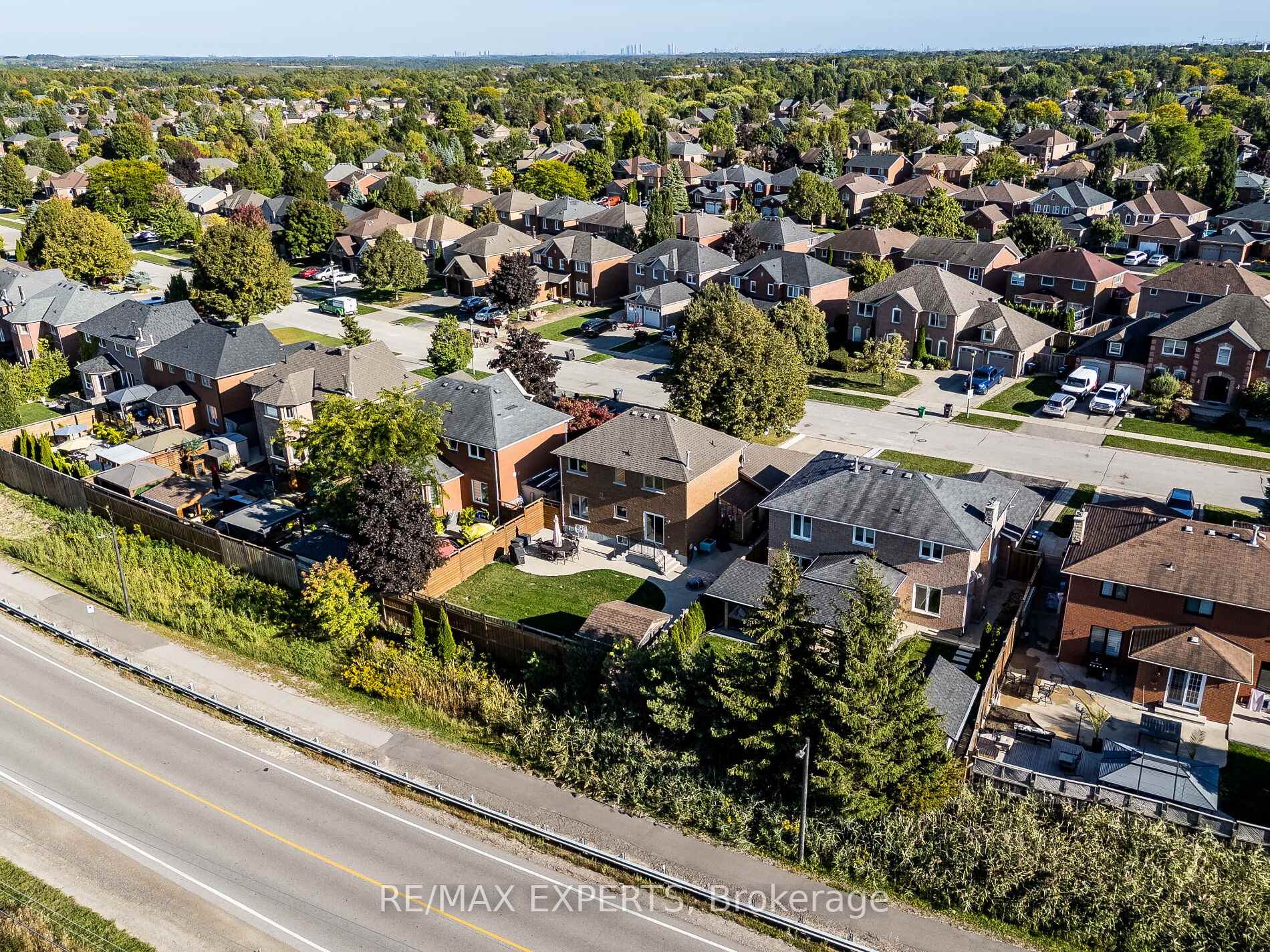 Photo 48 of 20 Foxchase Drive, Caledon, Bolton North — HOMEH