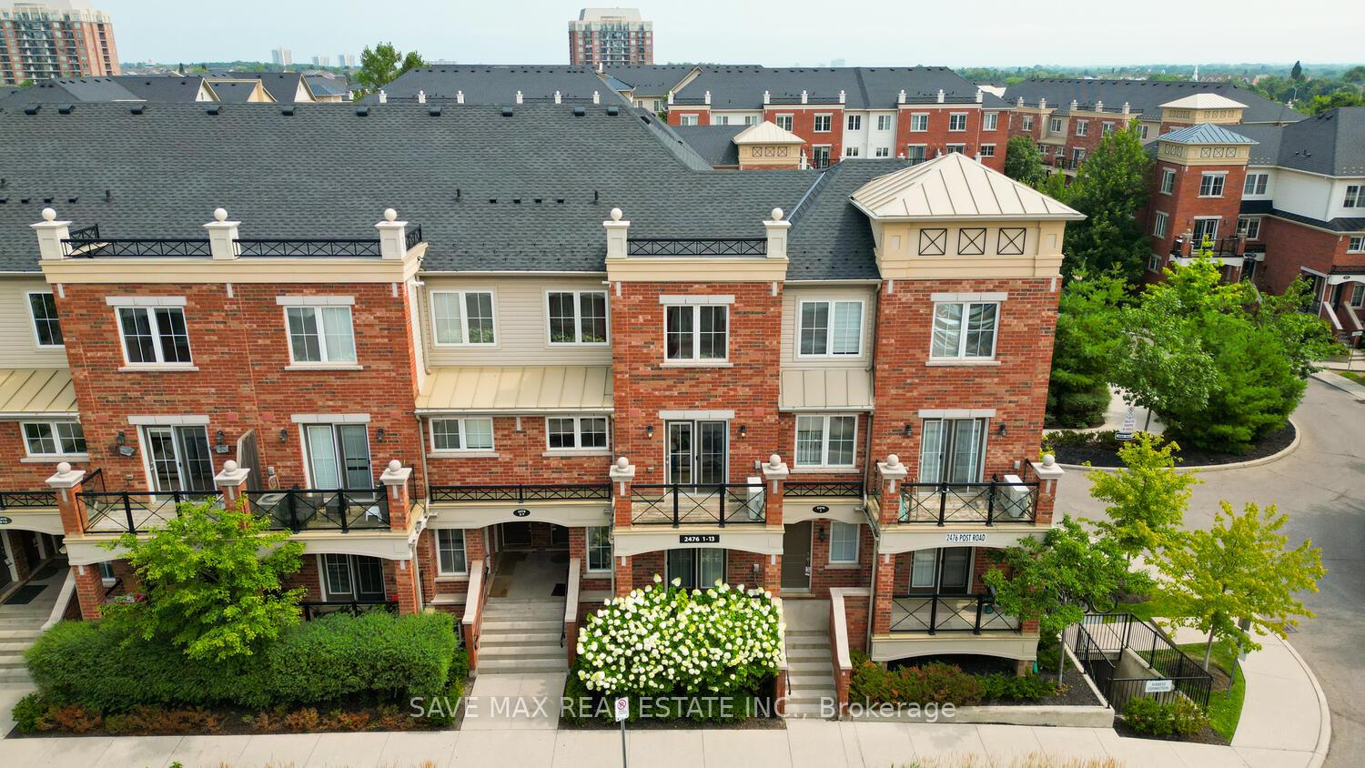 Front of Unit 03, 2476 Post Road