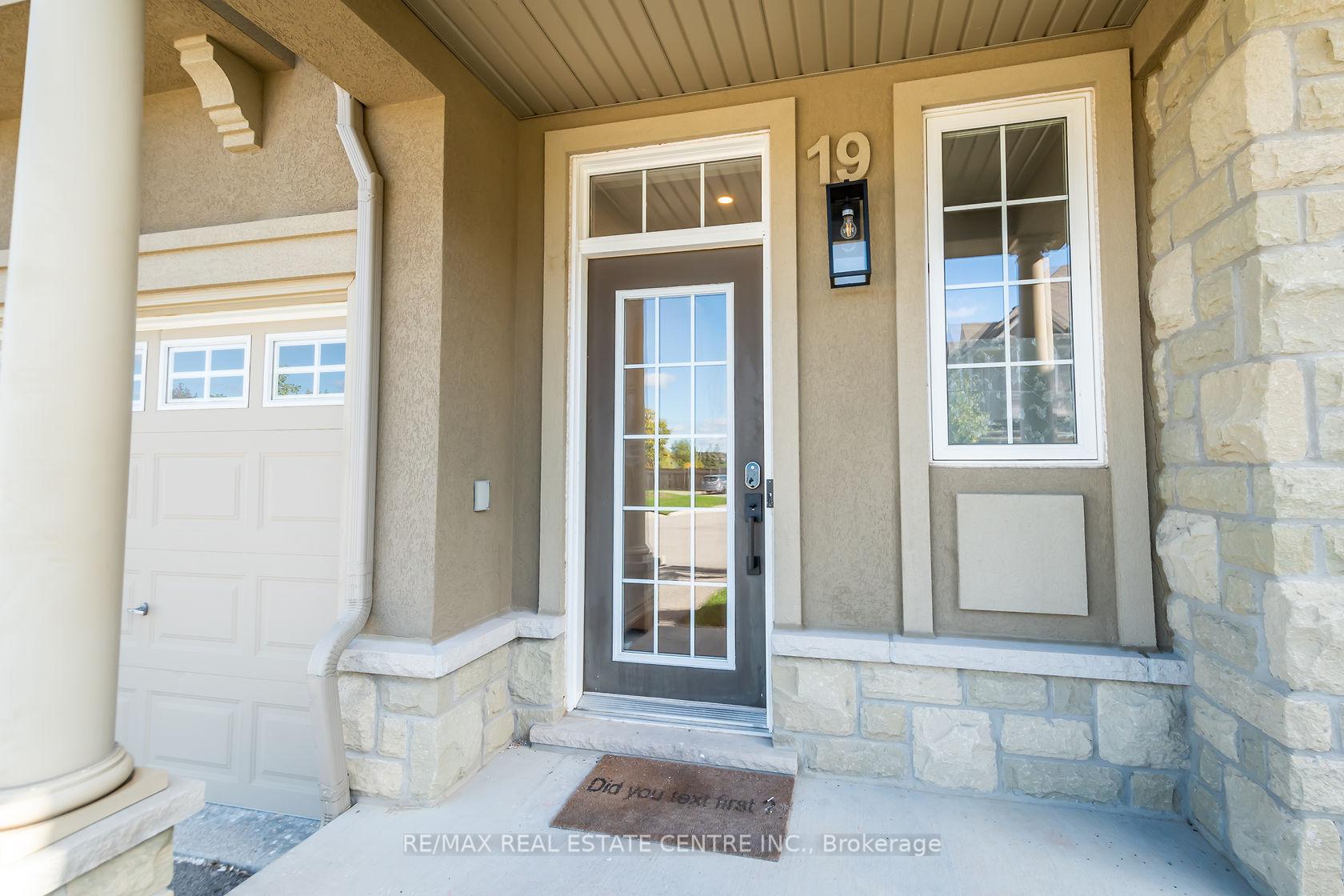Photo 2 of Unit 19, 370 Stonehenge Drive, Hamilton, Ancaster — HOMEH