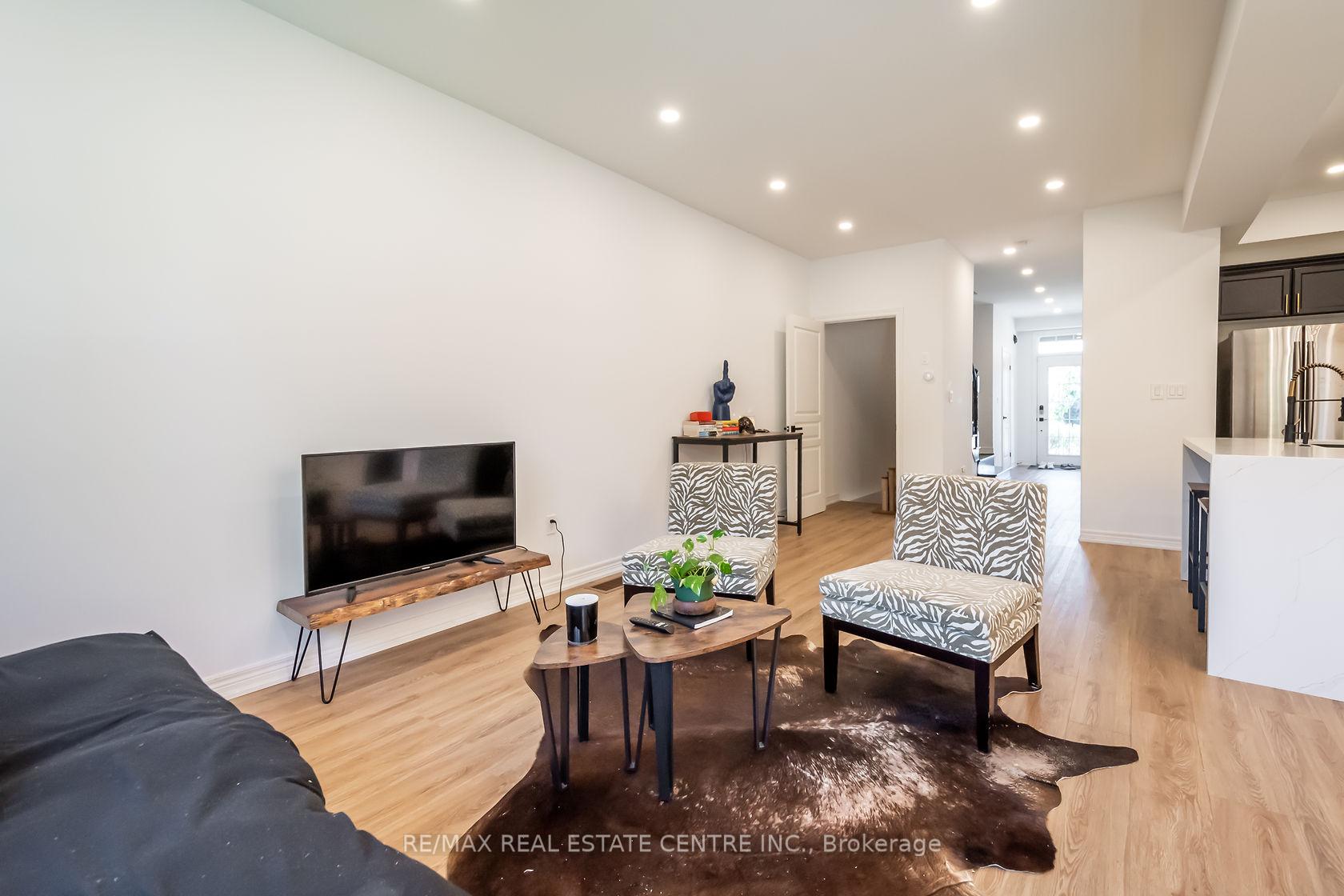 Photo 6 of Unit 19, 370 Stonehenge Drive, Hamilton, Ancaster — HOMEH