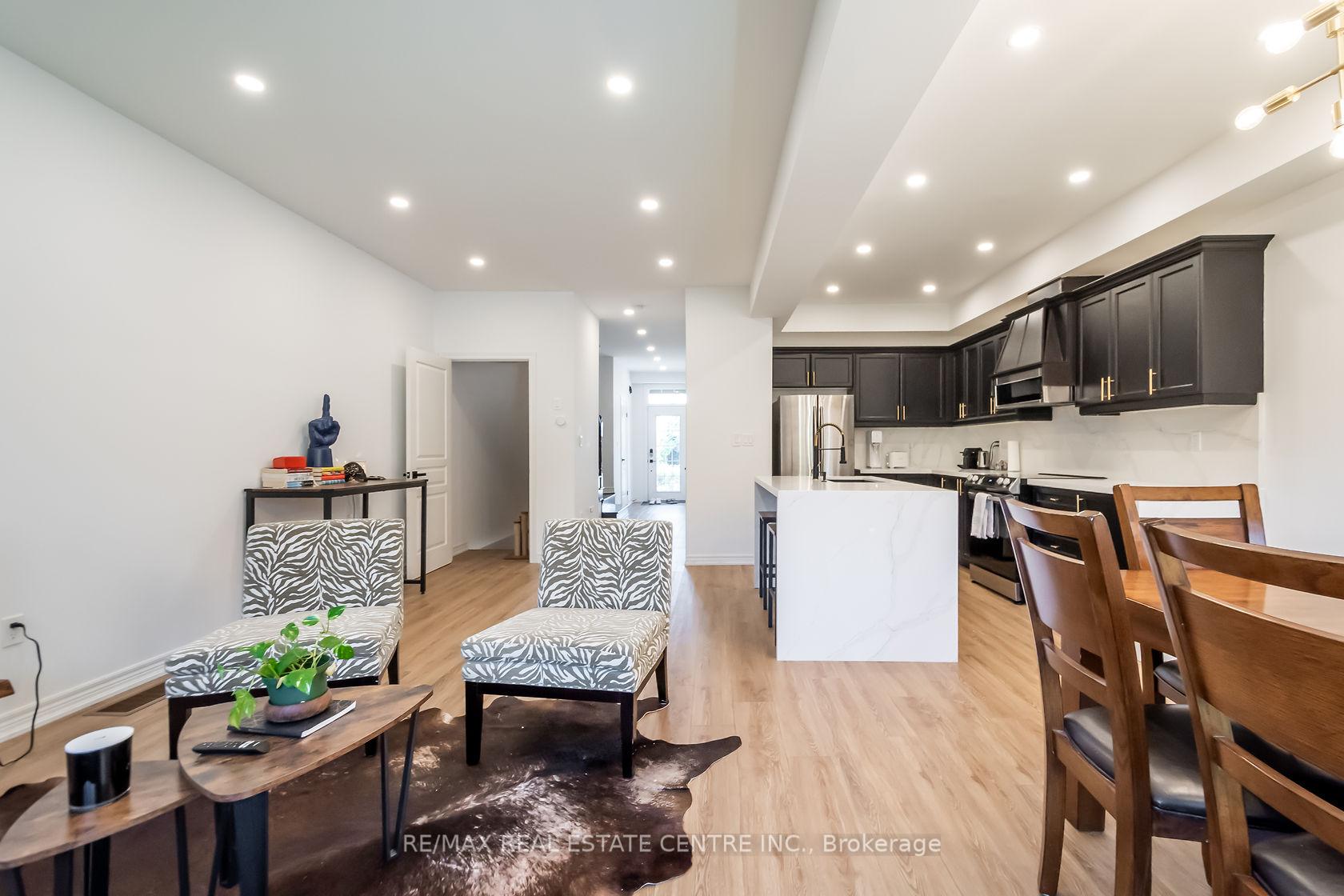 Photo 7 of Unit 19, 370 Stonehenge Drive, Hamilton, Ancaster — HOMEH