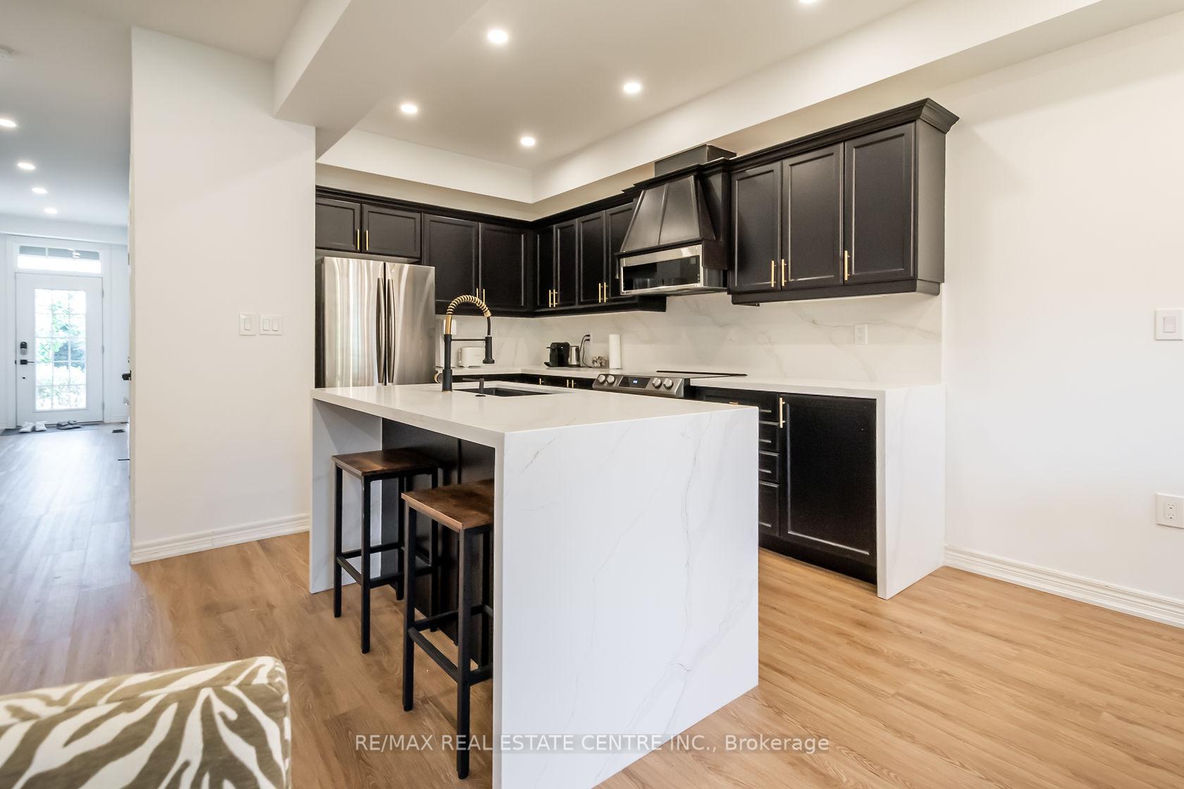 Photo 9 of Unit 19, 370 Stonehenge Drive, Hamilton, Ancaster — HOMEH