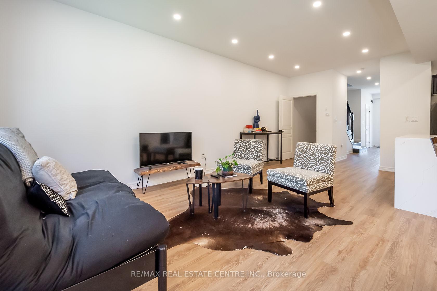 Photo 12 of Unit 19, 370 Stonehenge Drive, Hamilton, Ancaster — HOMEH