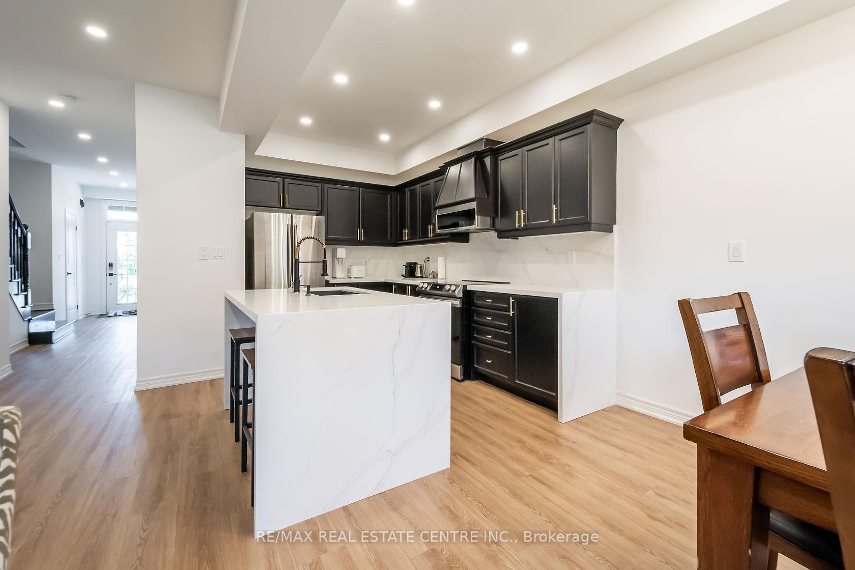 Photo 13 of Unit 19, 370 Stonehenge Drive, Hamilton, Ancaster — HOMEH