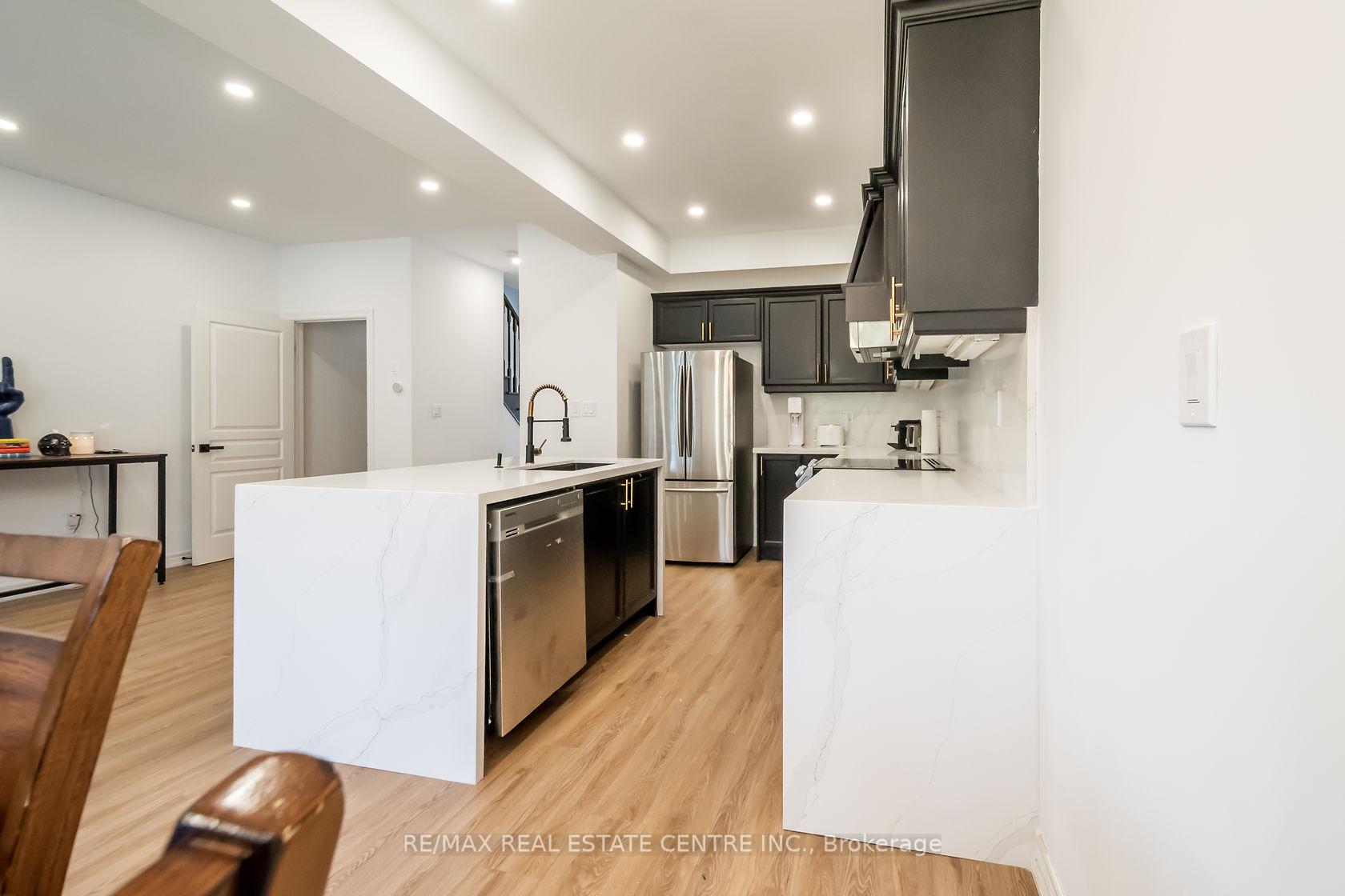 Photo 14 of Unit 19, 370 Stonehenge Drive, Hamilton, Ancaster — HOMEH