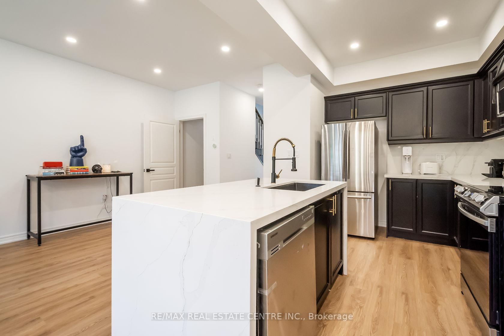 Photo 15 of Unit 19, 370 Stonehenge Drive, Hamilton, Ancaster — HOMEH
