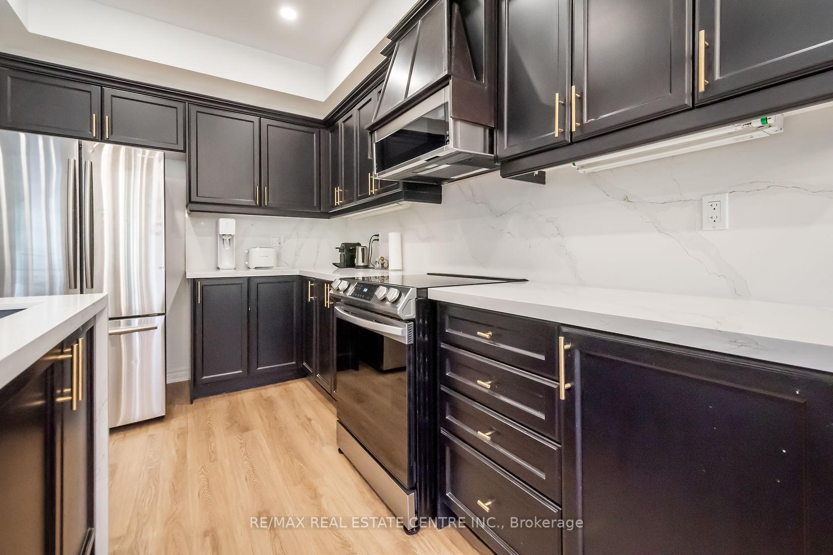 Photo 16 of Unit 19, 370 Stonehenge Drive, Hamilton, Ancaster — HOMEH