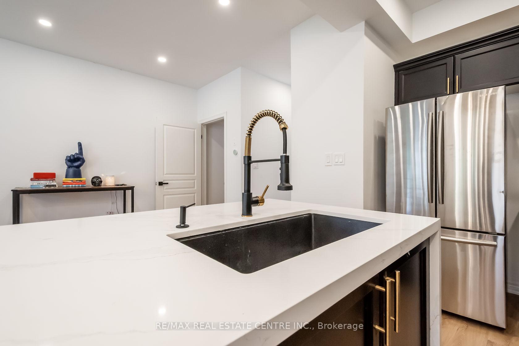 Photo 17 of Unit 19, 370 Stonehenge Drive, Hamilton, Ancaster — HOMEH