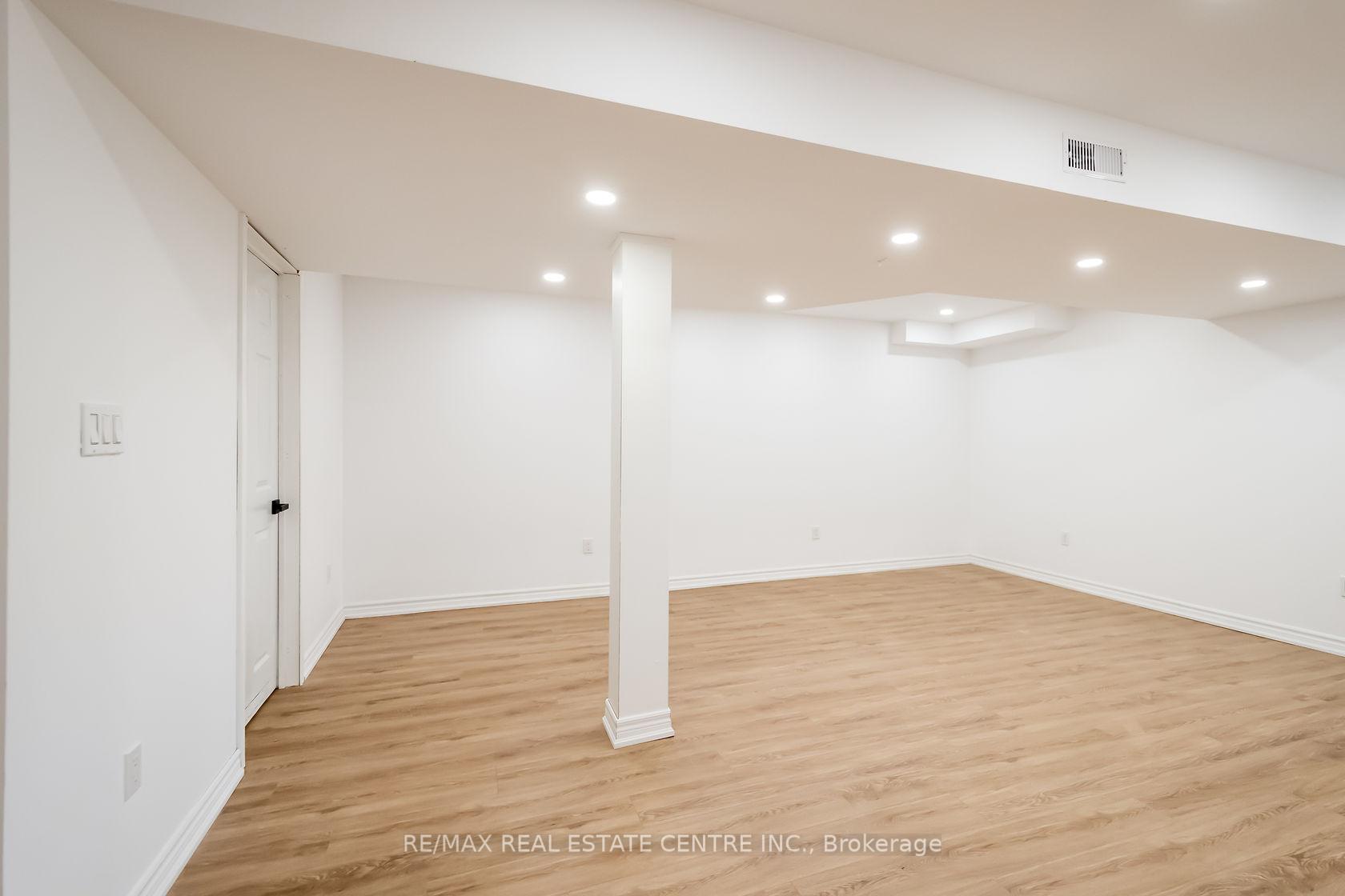 Photo 35 of Unit 19, 370 Stonehenge Drive, Hamilton, Ancaster — HOMEH
