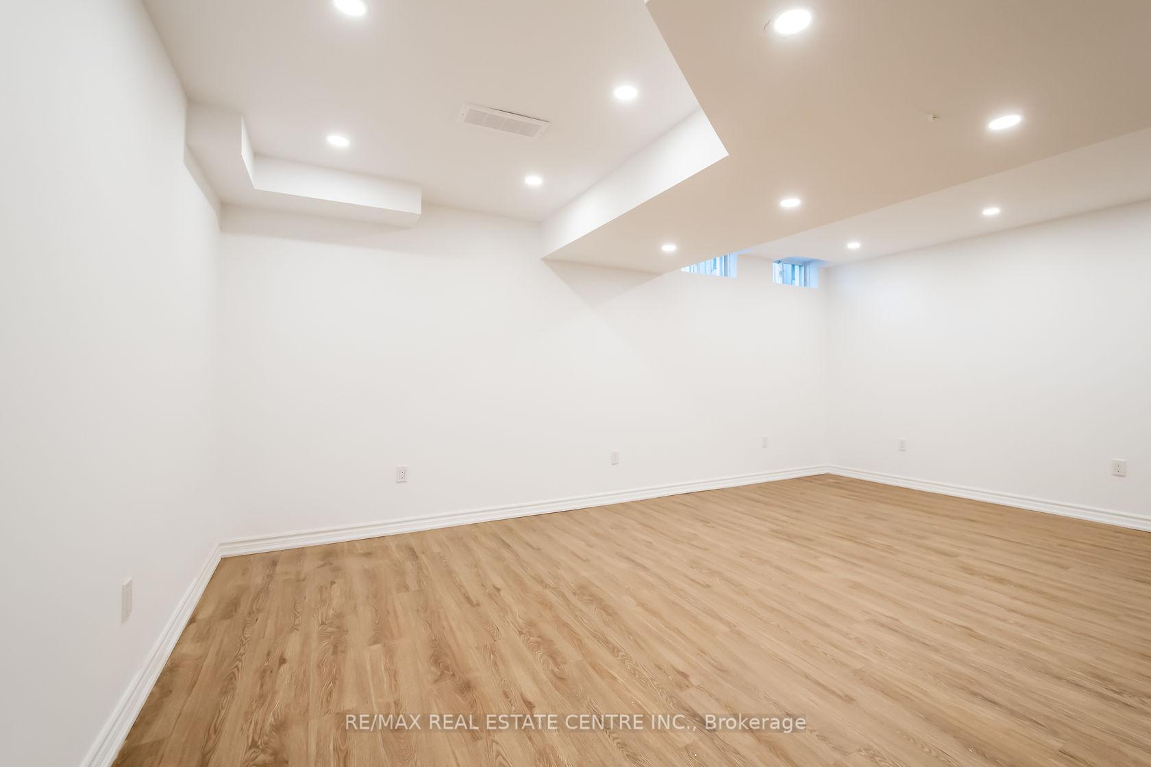 Photo 37 of Unit 19, 370 Stonehenge Drive, Hamilton, Ancaster — HOMEH