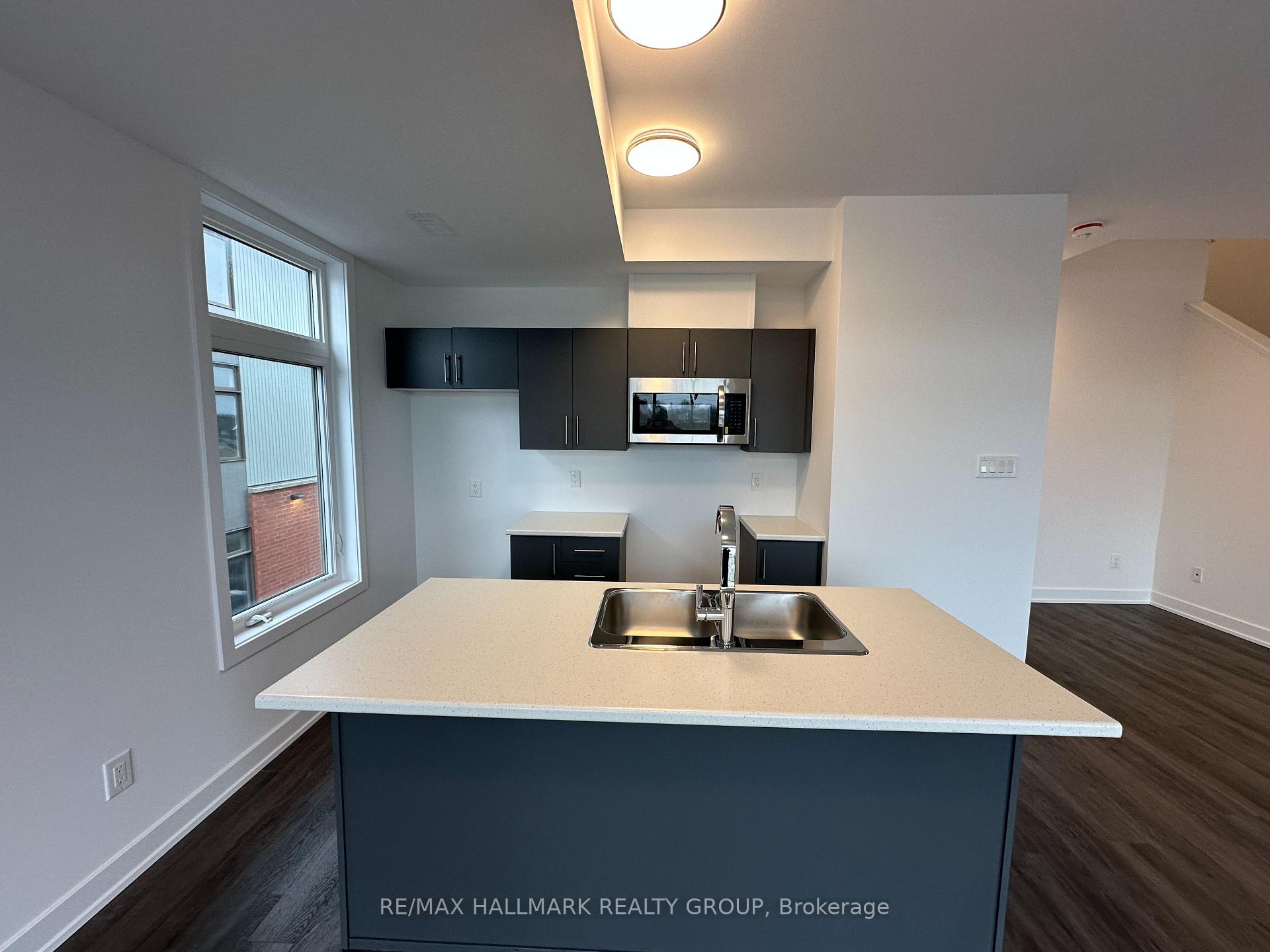 Photo 4 of 1003 Silhouette Private, Ottawa, Barrhaven - Cedargrove/Fraserdale — HOMEH