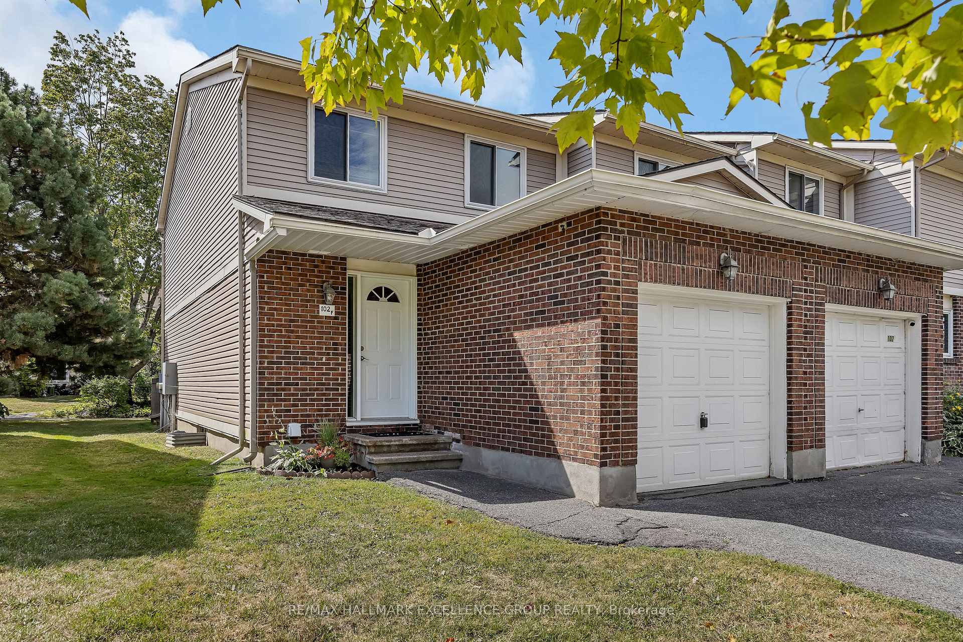Photo 1 of 102F Valley Stream Drive, Ottawa, Leslie Park — HOMEH