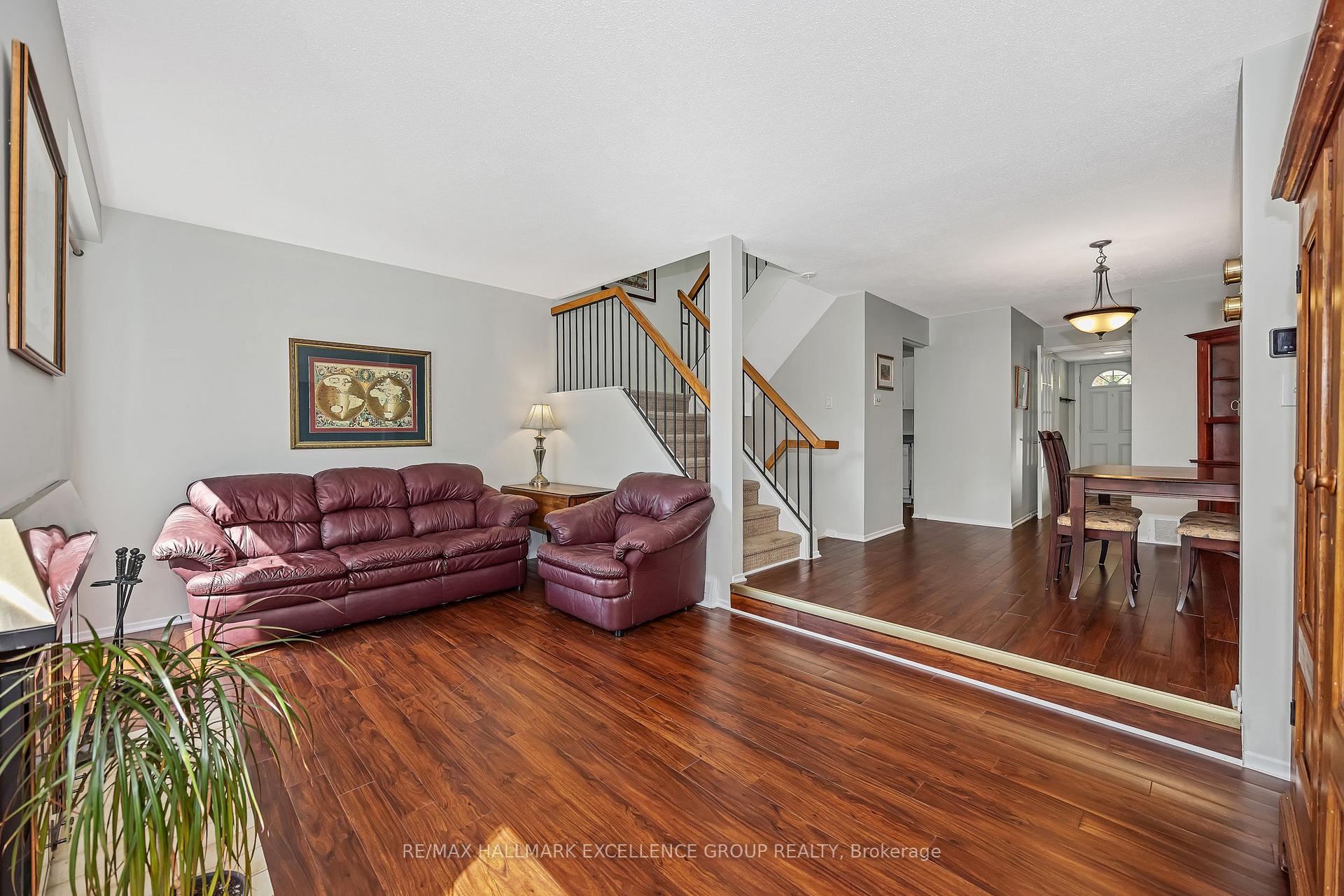 Photo 9 of 102F Valley Stream Drive, Ottawa, Leslie Park — HOMEH