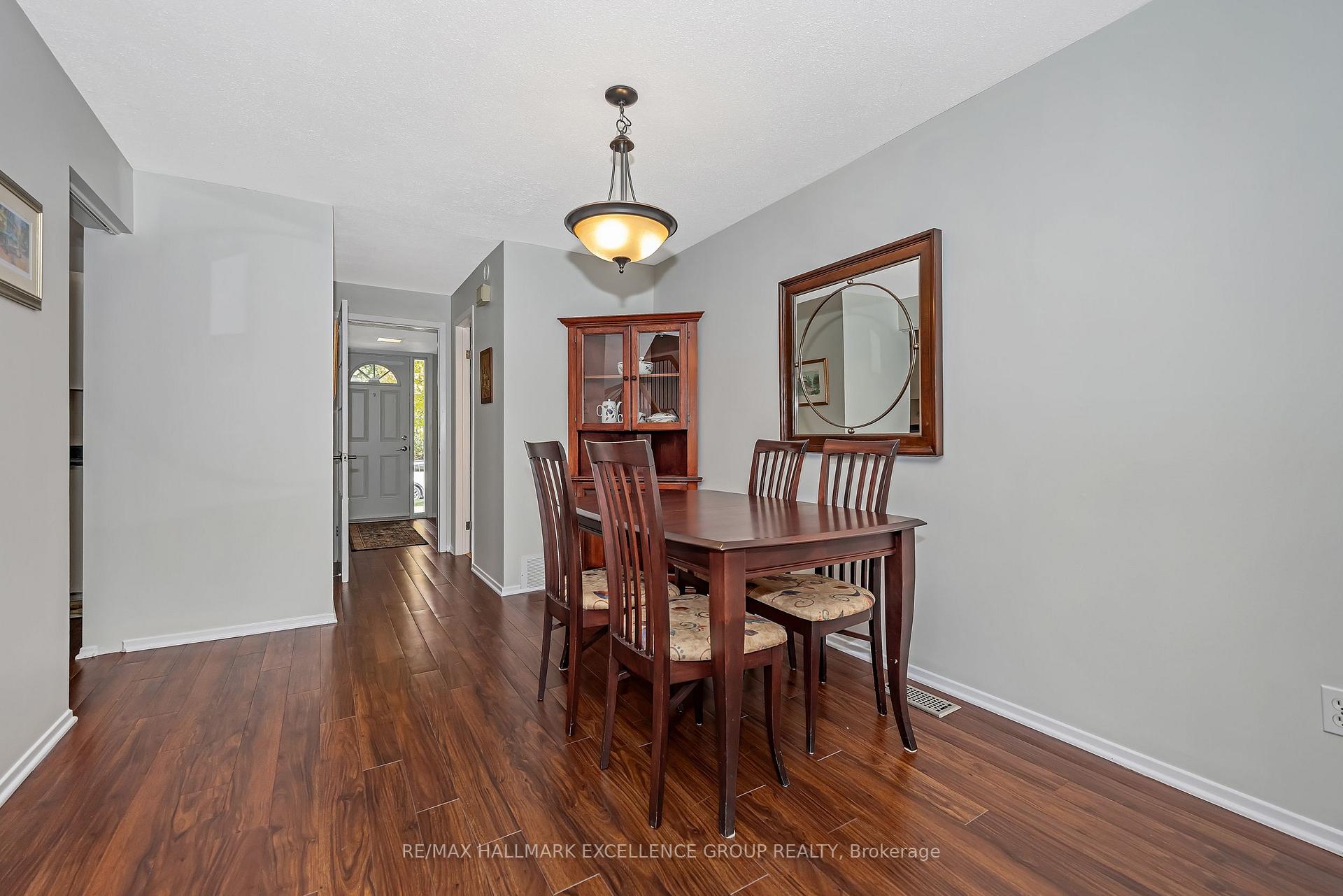 Photo 12 of 102F Valley Stream Drive, Ottawa, Leslie Park — HOMEH