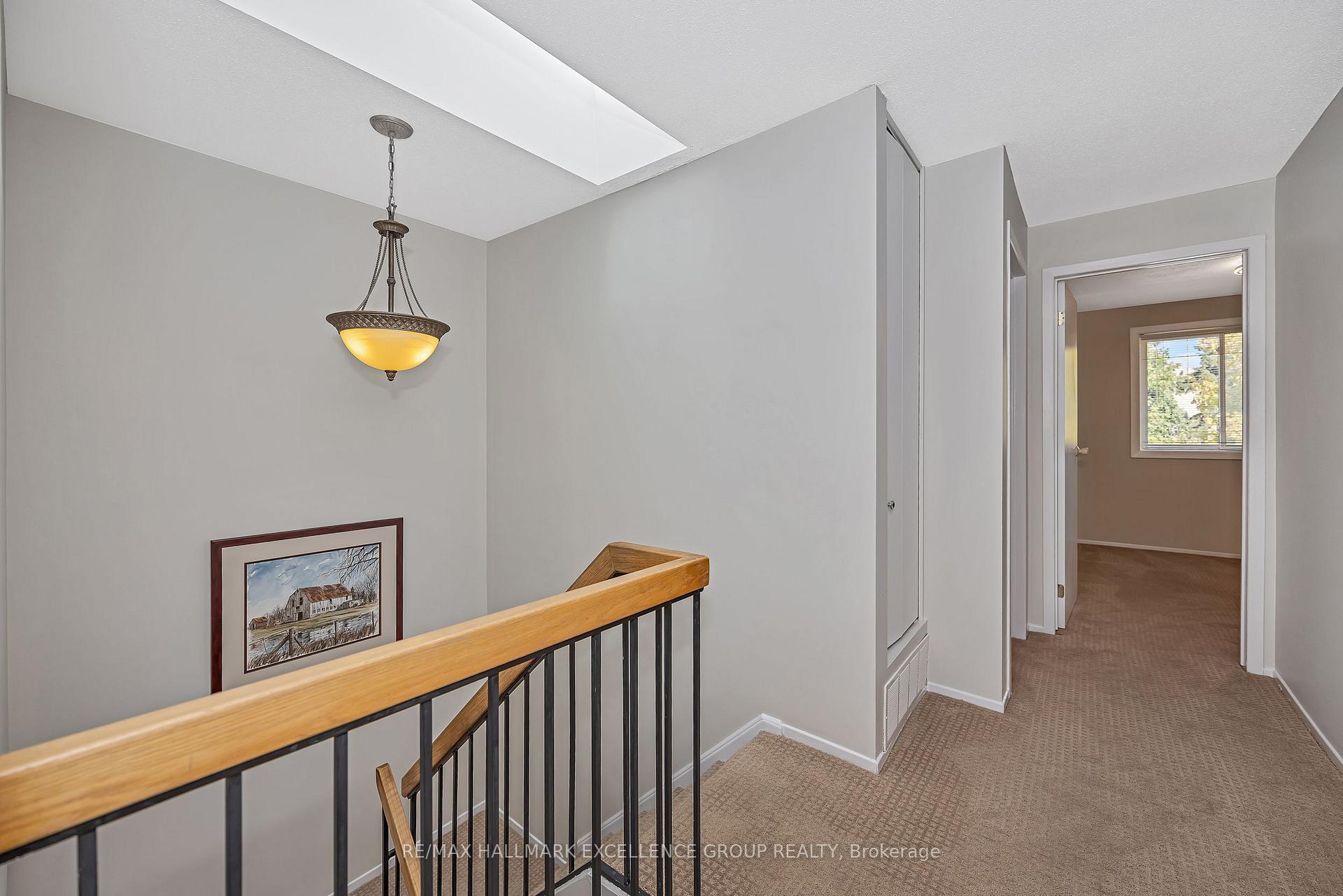 Photo 20 of 102F Valley Stream Drive, Ottawa, Leslie Park — HOMEH