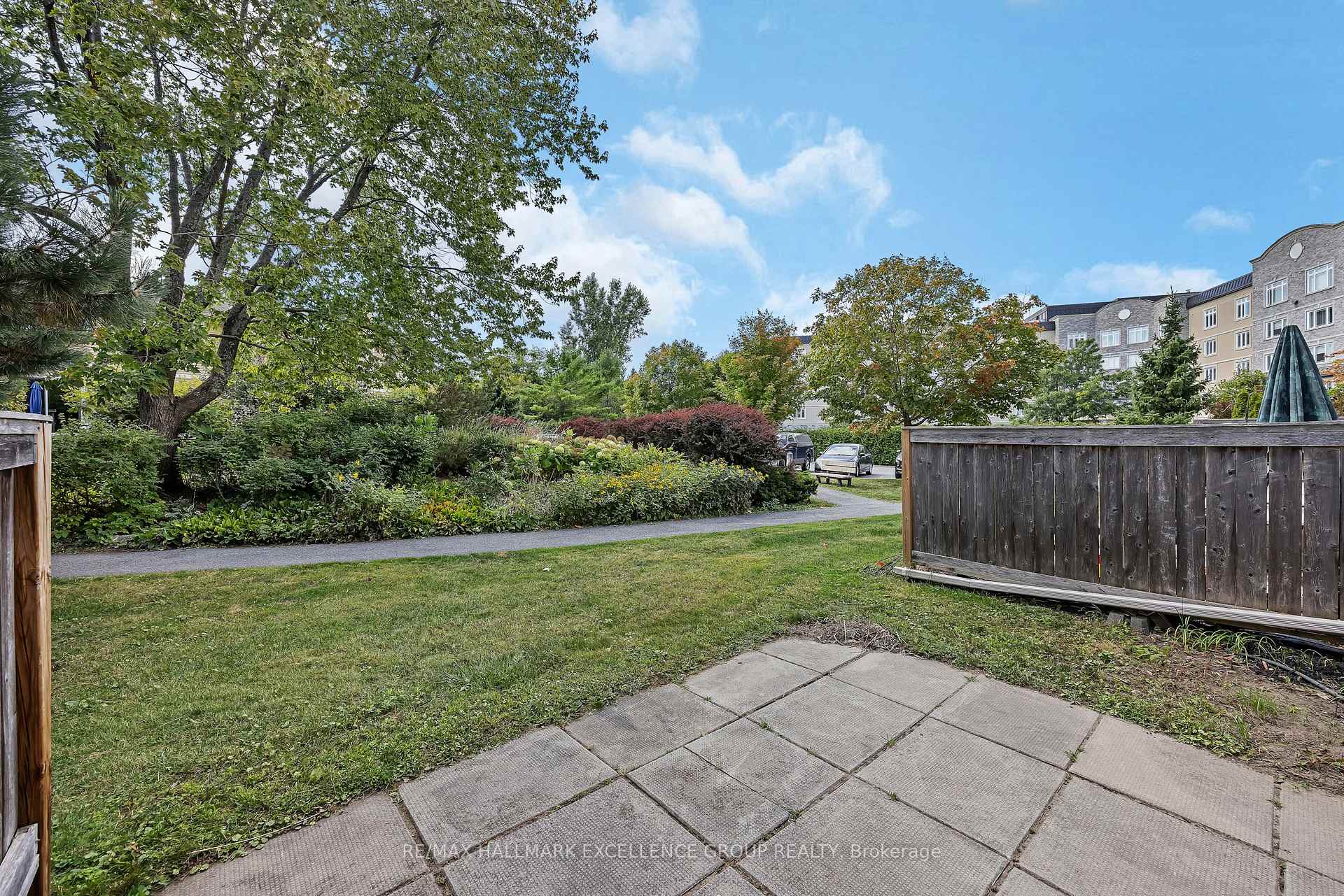 Photo 58 of 102F Valley Stream Drive, Ottawa, Leslie Park — HOMEH