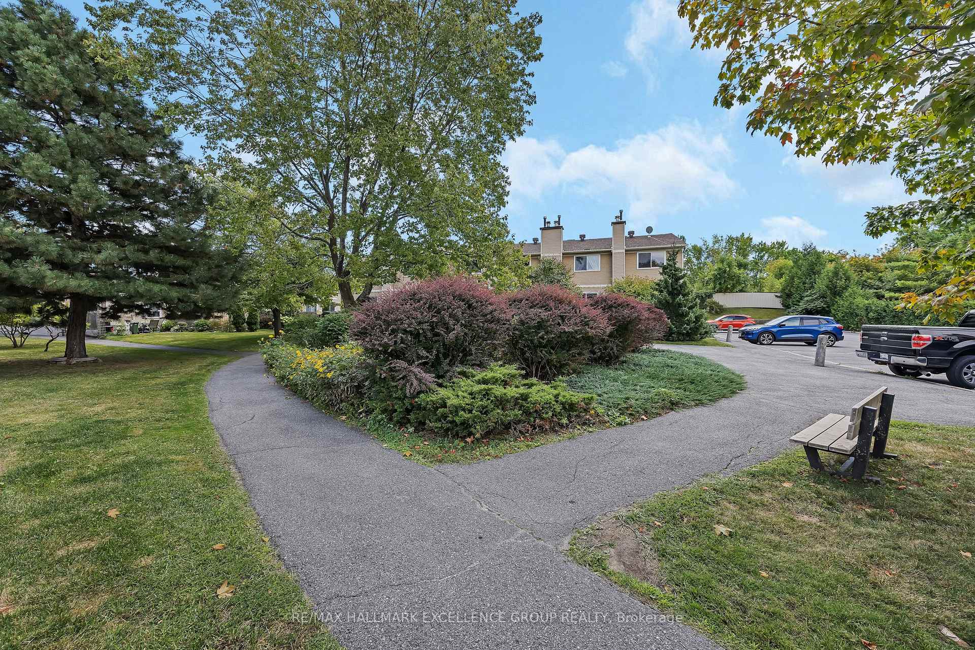 Photo 59 of 102F Valley Stream Drive, Ottawa, Leslie Park — HOMEH