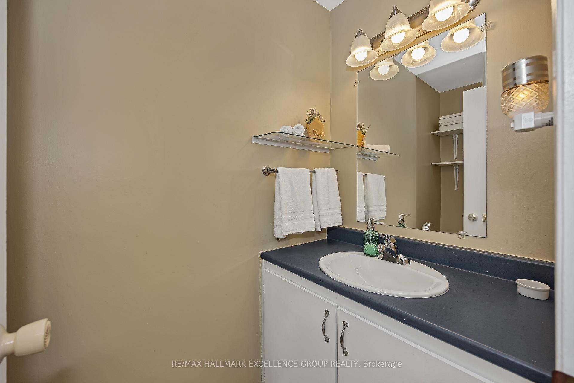 Photo 25 of 102F Valley Stream Drive, Ottawa, Leslie Park — HOMEH
