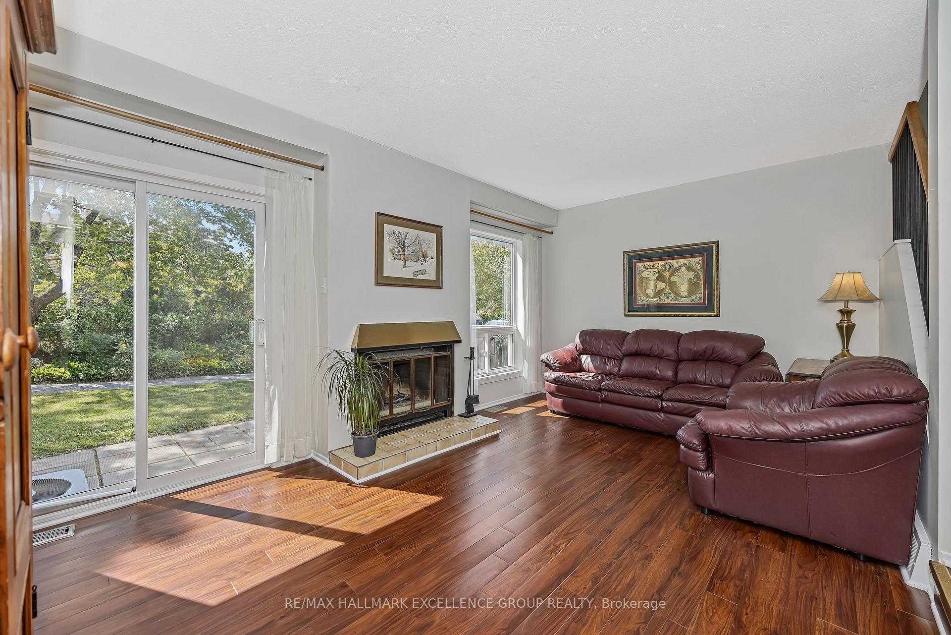 Photo 27 of 102F Valley Stream Drive, Ottawa, Leslie Park — HOMEH