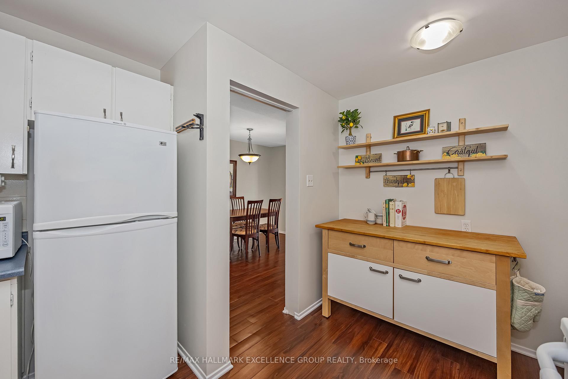 Photo 37 of 102F Valley Stream Drive, Ottawa, Leslie Park — HOMEH